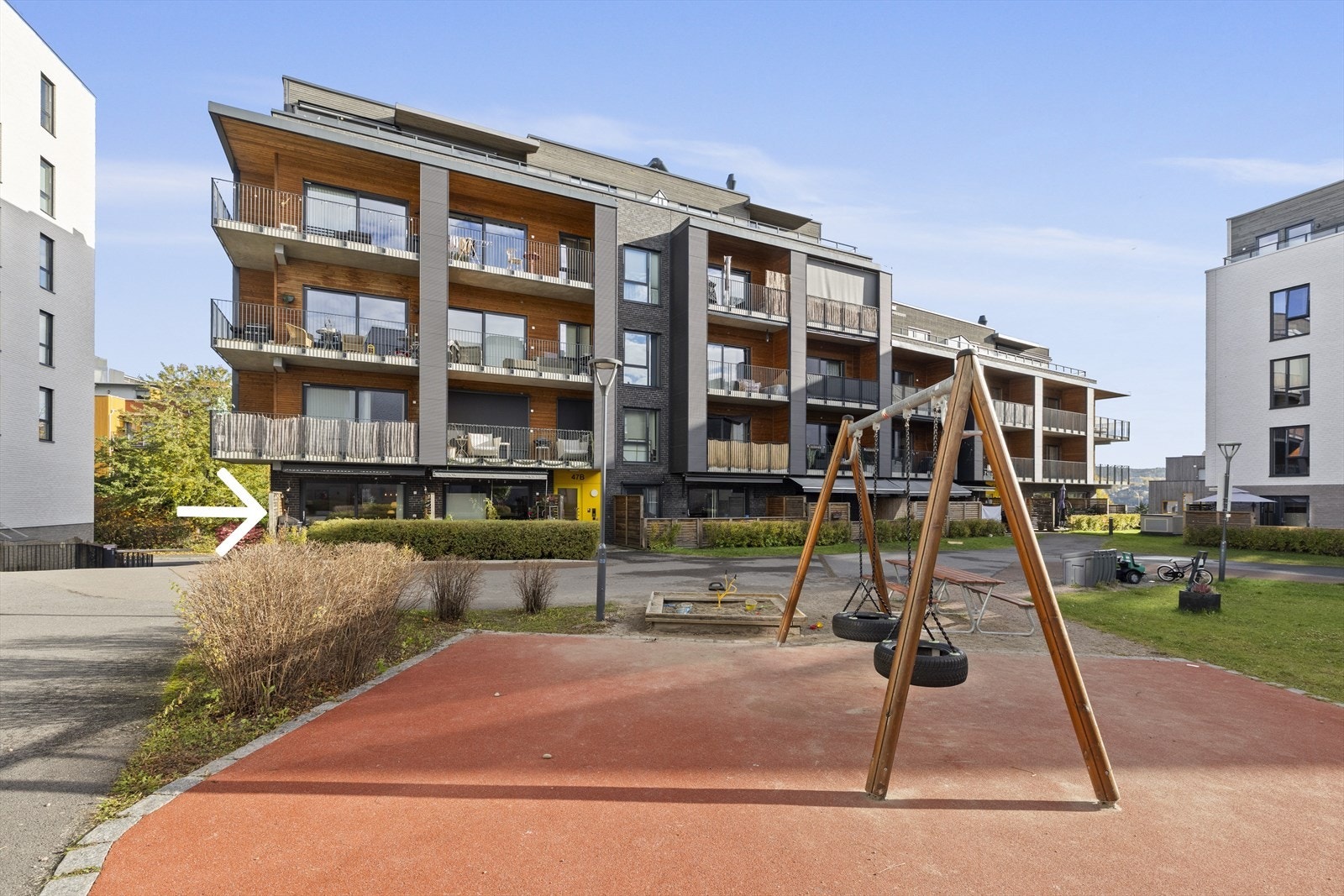 Fra markterrassen kommer man rett ut til bilfritt og barnevennlig område med lekeplasser og sittegrupper. Galleribilde