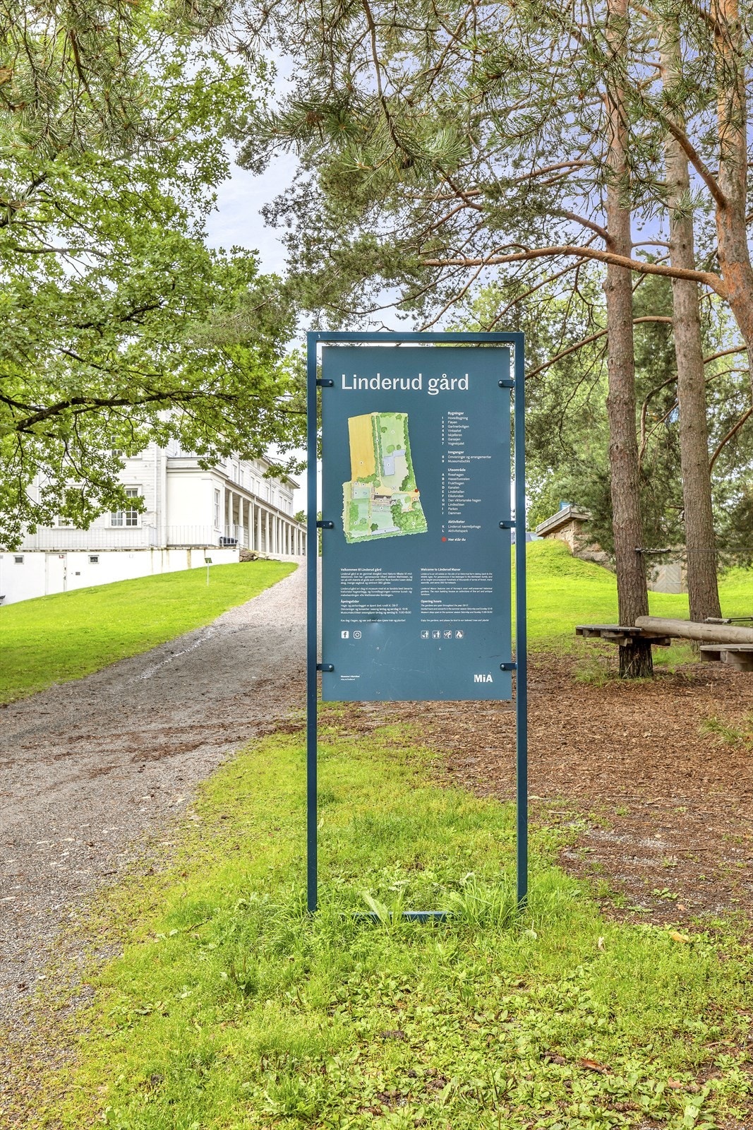 Linderud gård. Det er etablert klatrepark for barn og nærmiljøhage på gården. Galleribilde