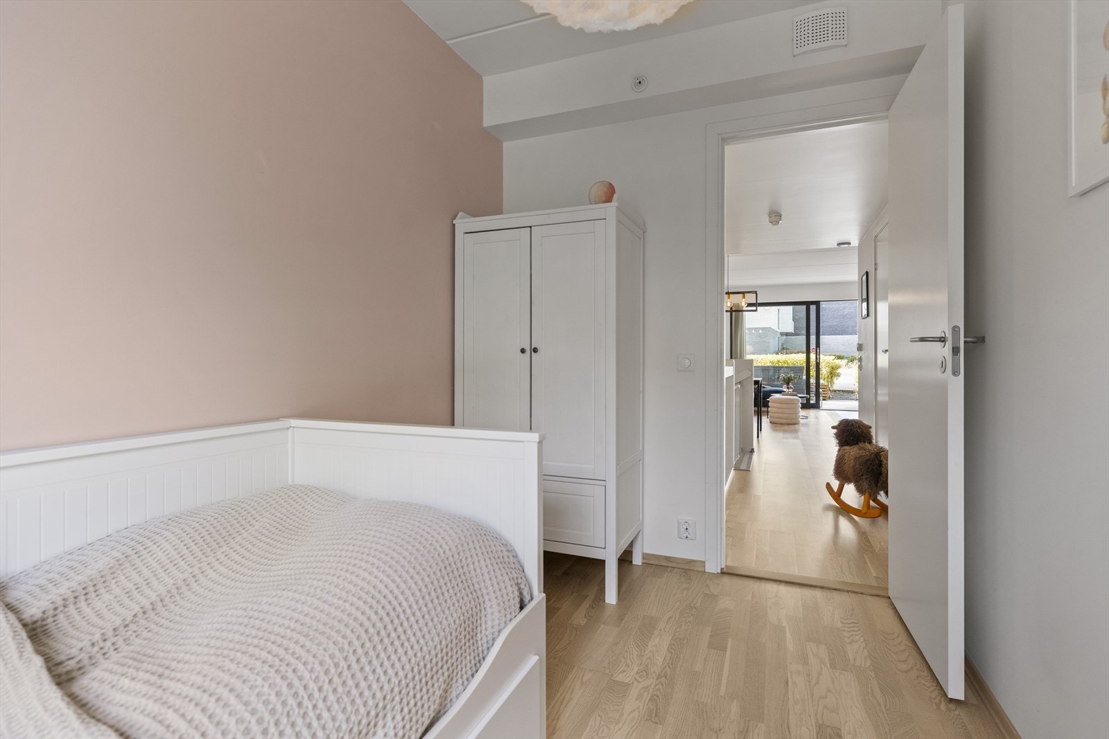 Passer utmerket som både gjesterom, barnerom eller kontor. Galleribilde