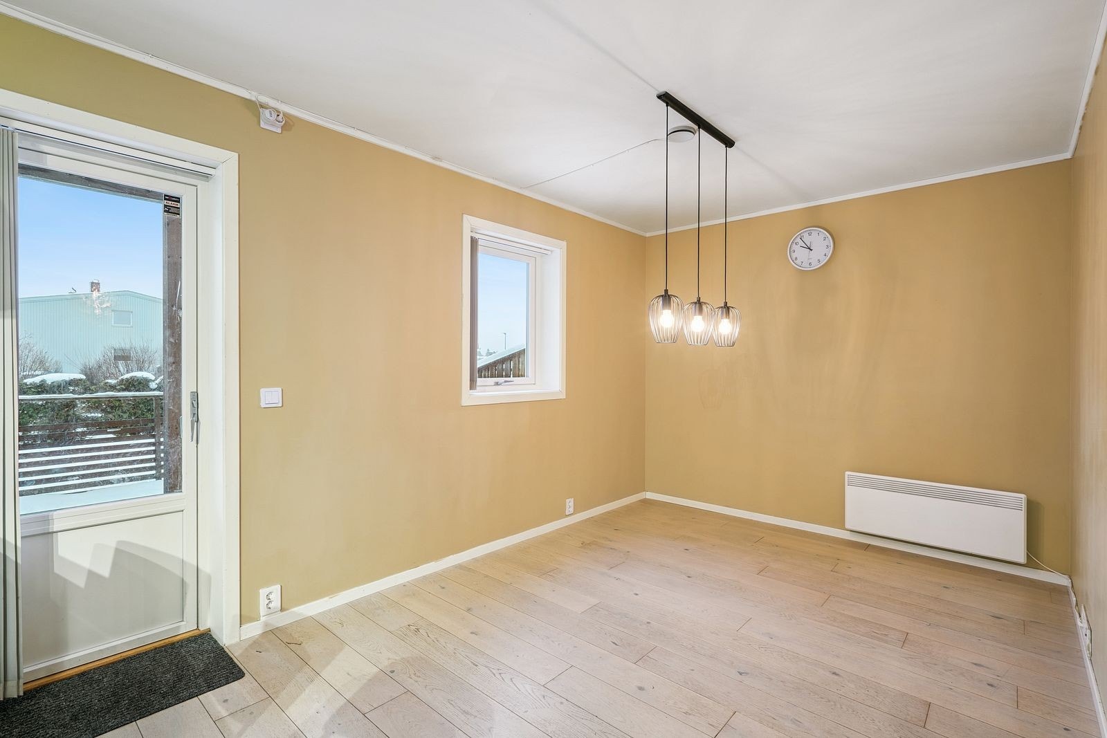 Spisestue/stue Galleribilde