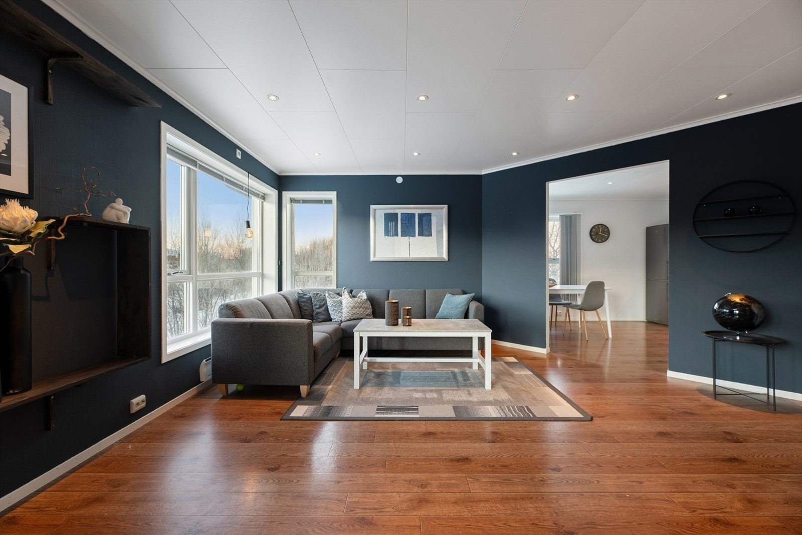 Downlightbelysning gir behagelig belysning hele året. Galleribilde