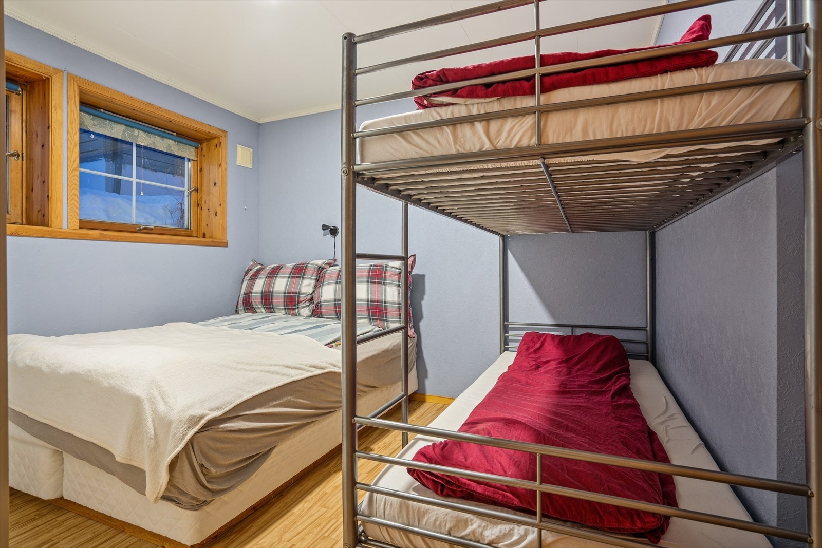 Leil. u.etg. nord: Soverom Galleribilde