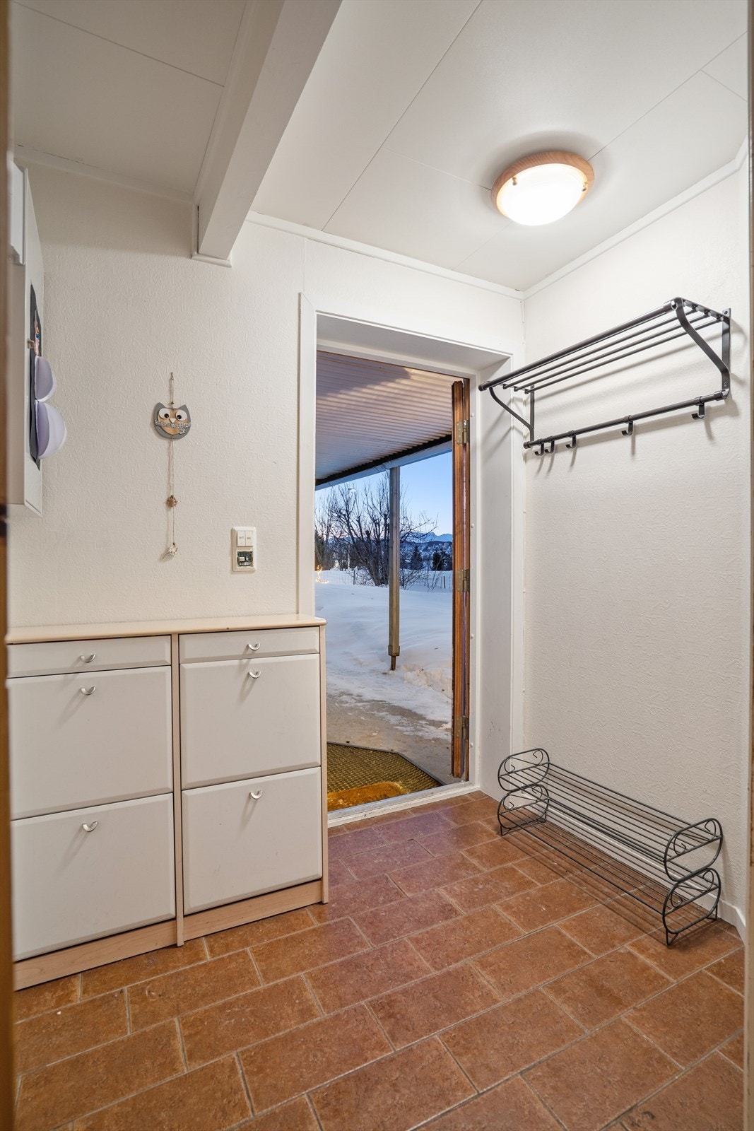 Leil. u.etg. nord: Gang Galleribilde