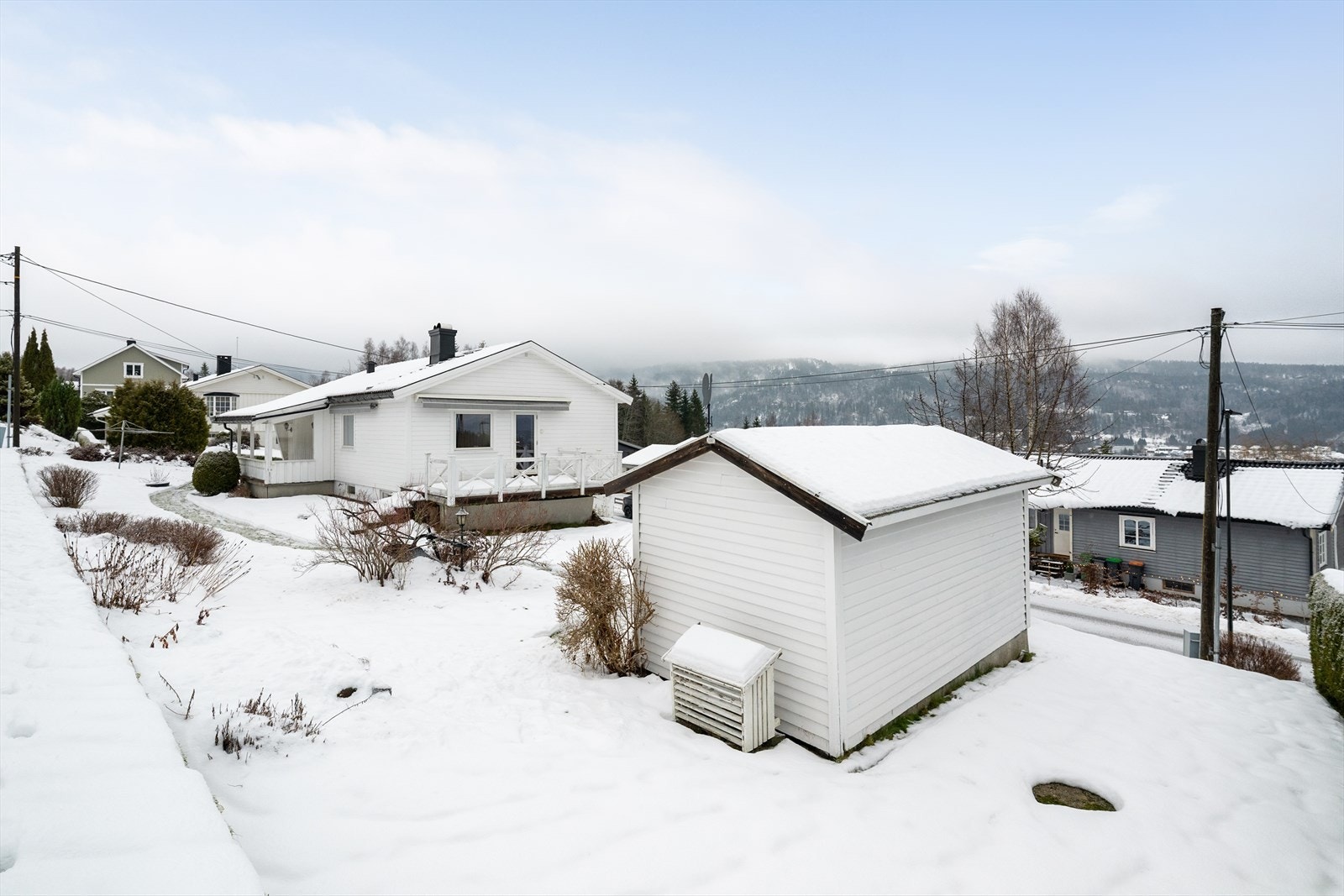 Det er kort vei til Midtbygda barneskole, Siljan ungdomsskole og diverse barnehager. Galleribilde