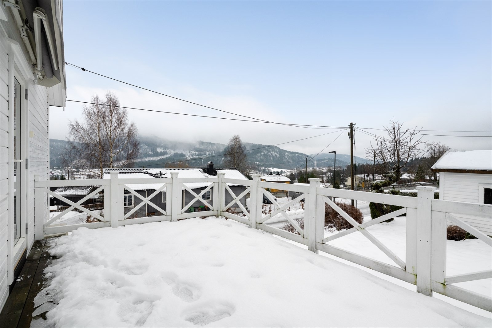 Fra stuen er det utgang til terrasse mot sørøst, med god plass til utemøbler og grill. Galleribilde