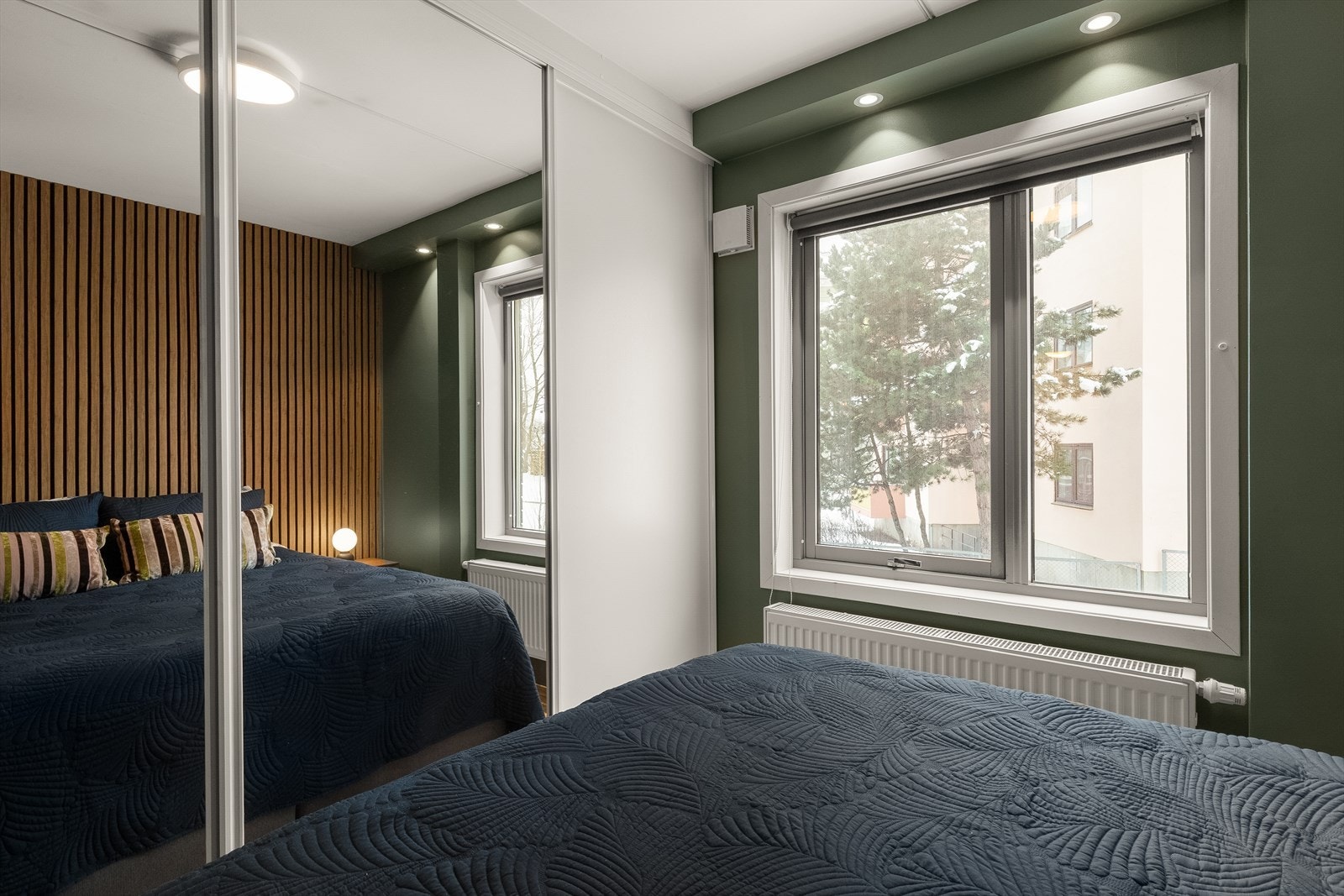 Henvendt mot rolig sidegate. Galleribilde