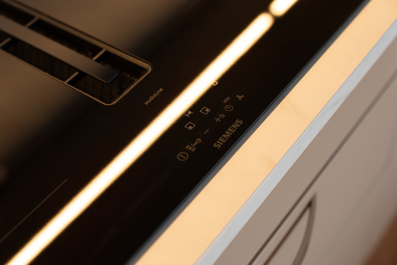 81cm induksjonstopp med integrert kullfilter Galleribilde