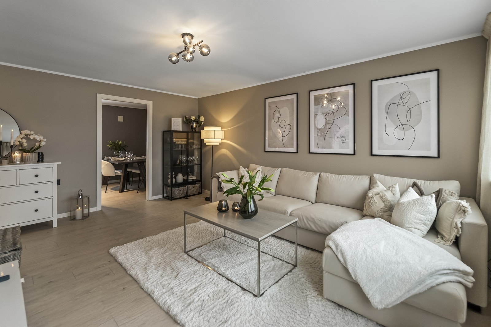 Delikat og moderne innredet slik at man kan flytte rett inn i nytt hjem! Galleribilde