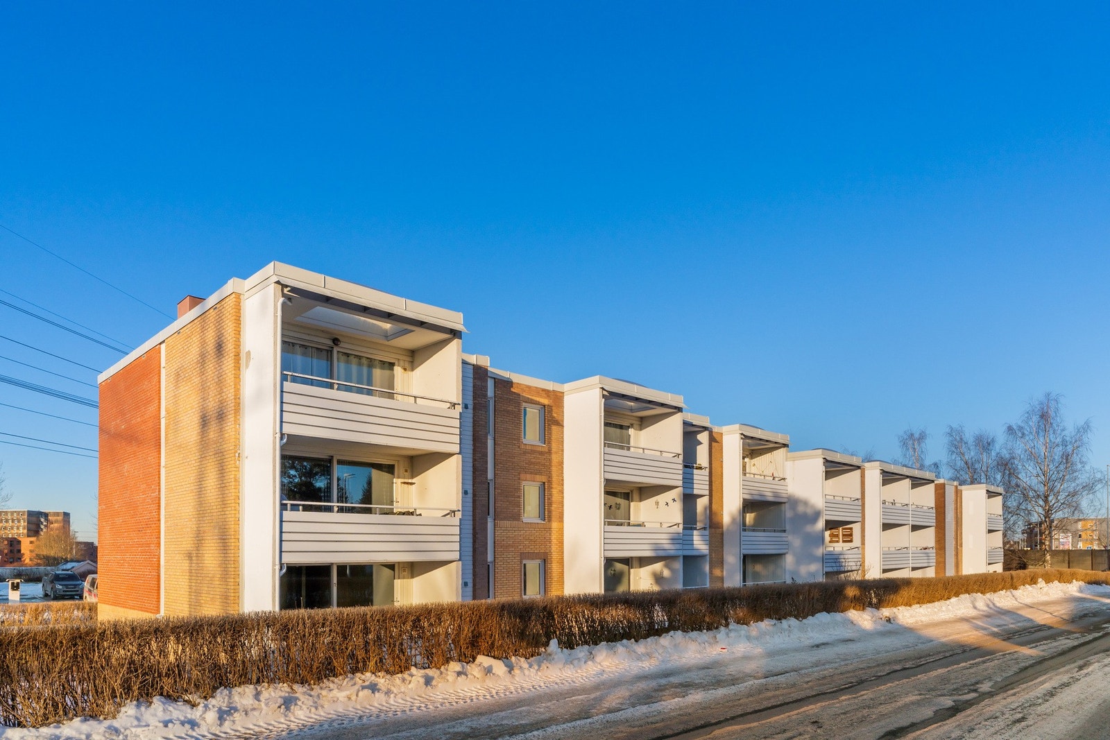 Veldig bra kollektivtilbud i nærområdet. Se vedlagt nabolagsprofil for mer info. Velkommen til en hyggelig visning! Galleribilde