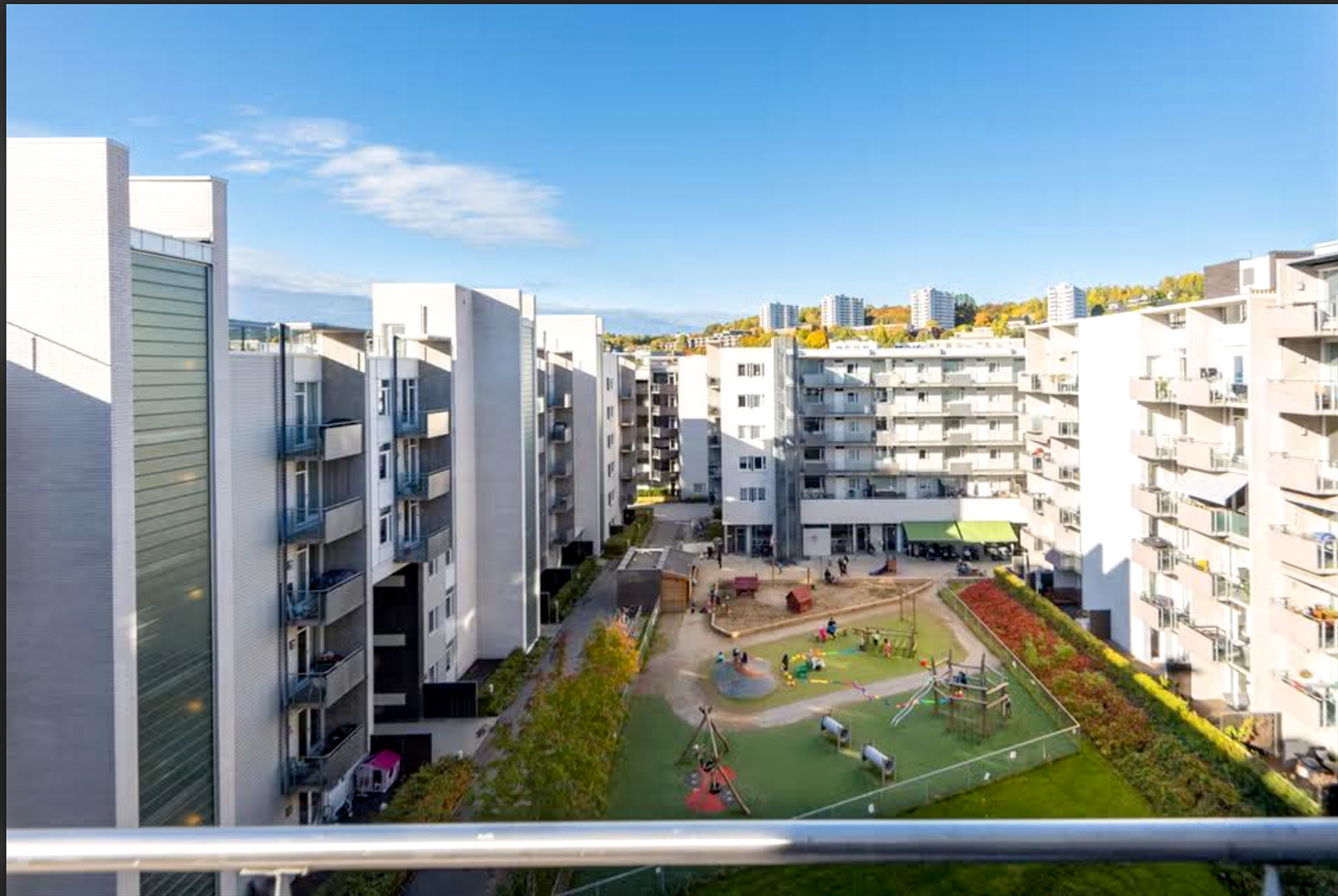 For barnefamilier er det flere barnehager i umiddelbar nærhet, som Eventyrstua kun ett minutt unna. (Selgers bilde) Galleribilde