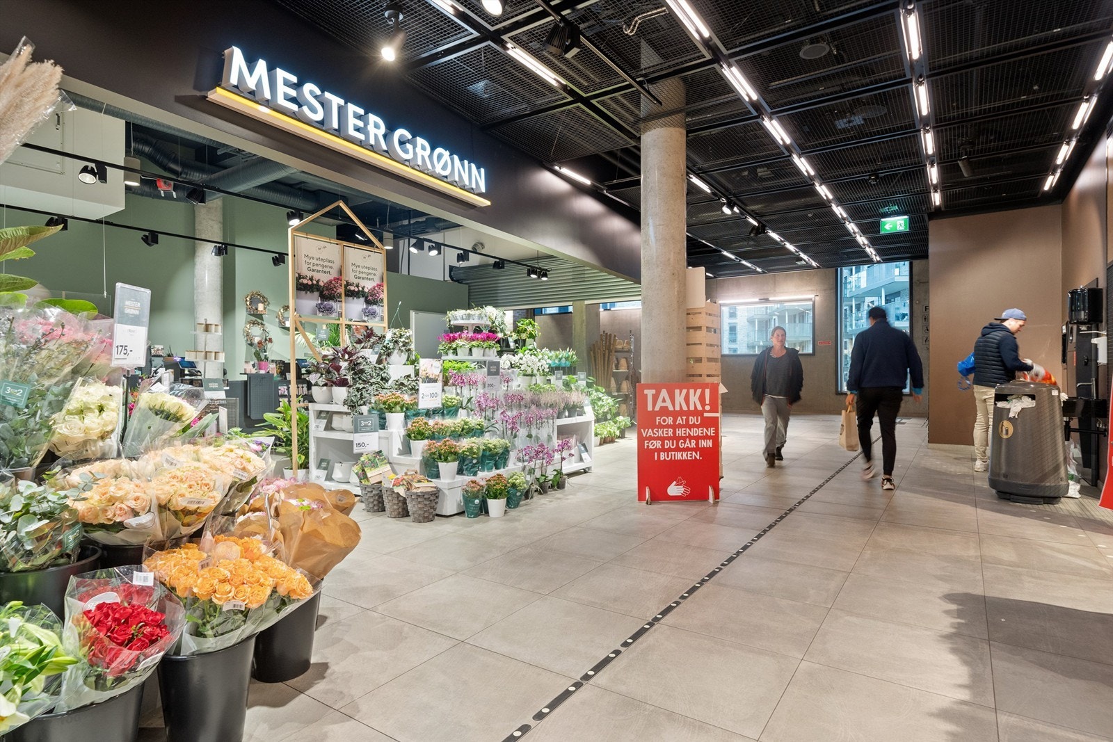 På Lillo gård finner du også apotek og blomsterbutikk. Galleribilde