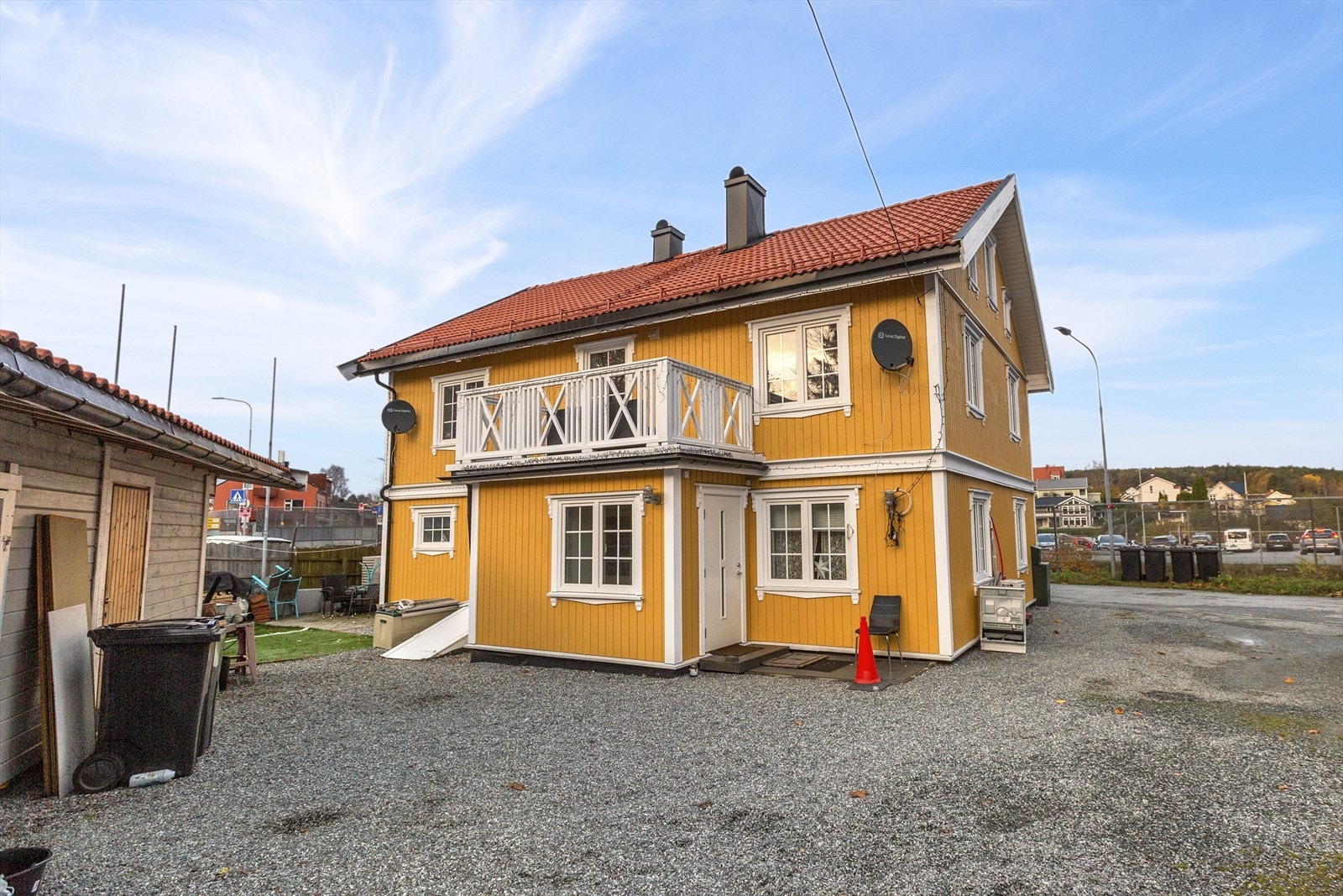 En delvis oppusset tomannsbolig i Tistedal sentrum Galleribilde