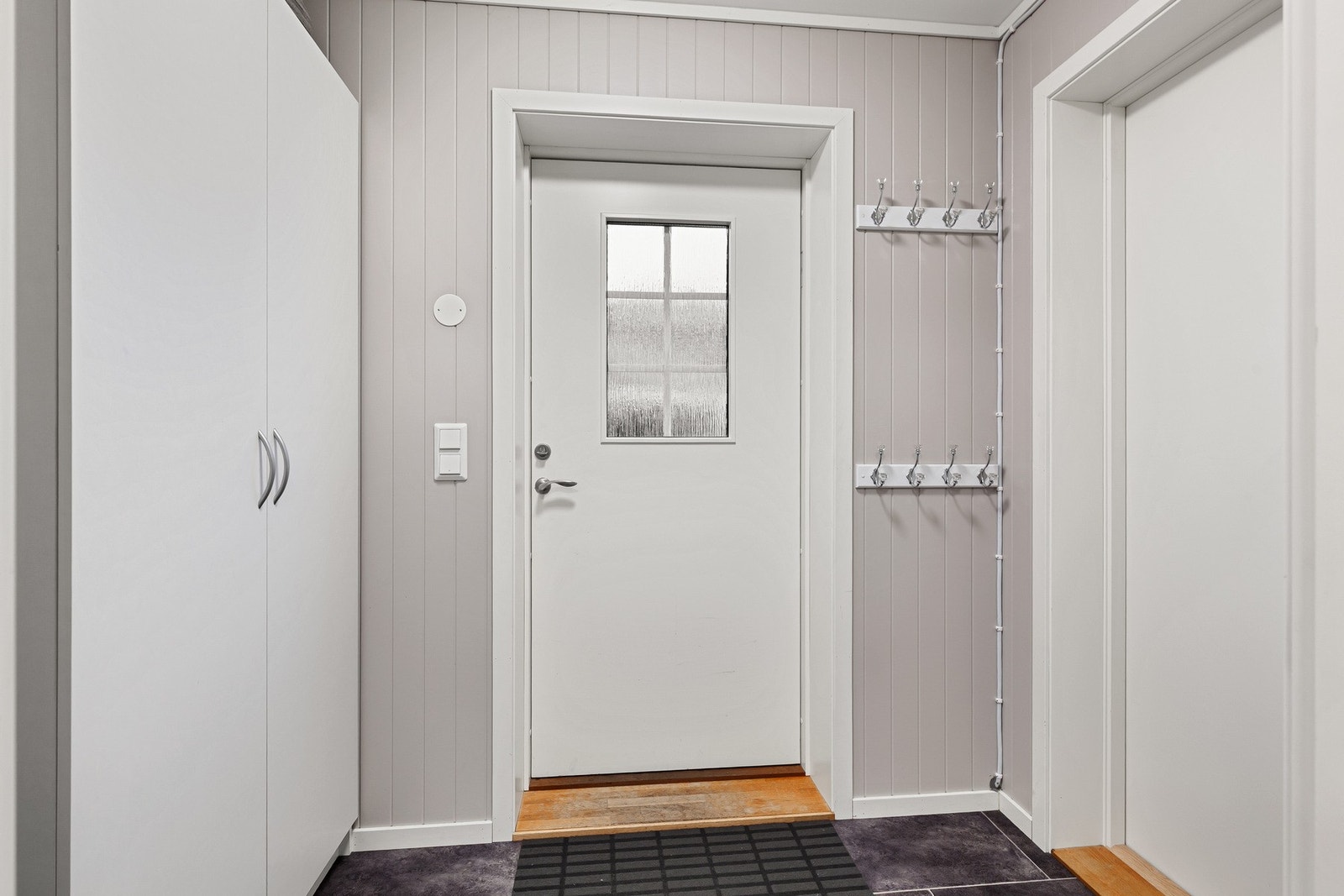 Entré. Inngang hybel til høyre. Galleribilde