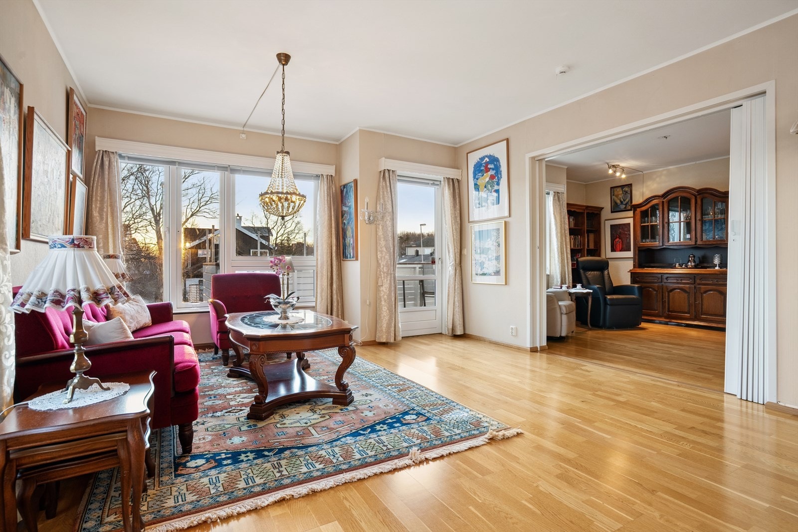 Utgang fra stue til veranda. Galleribilde