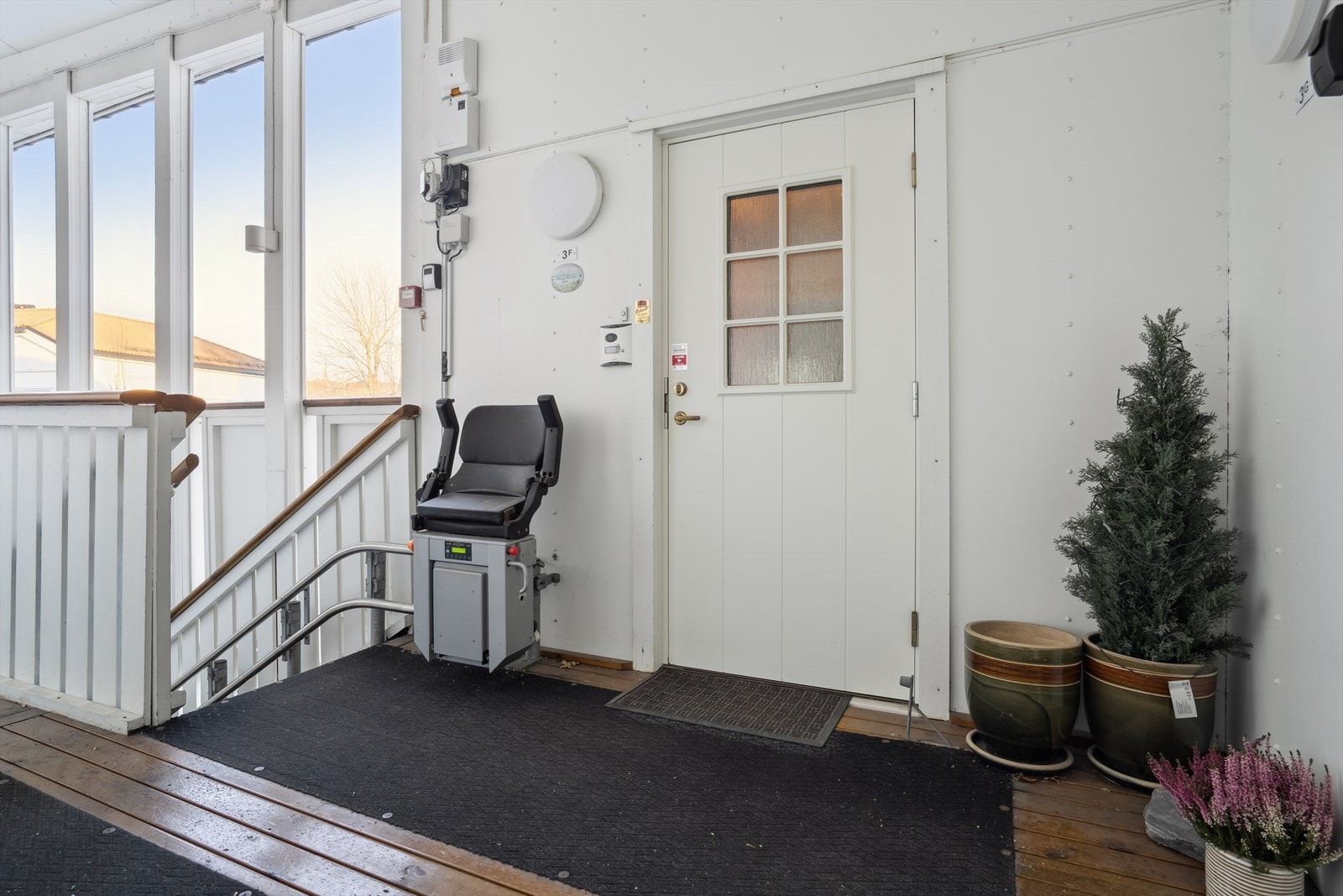 Inngangsparti. Galleribilde