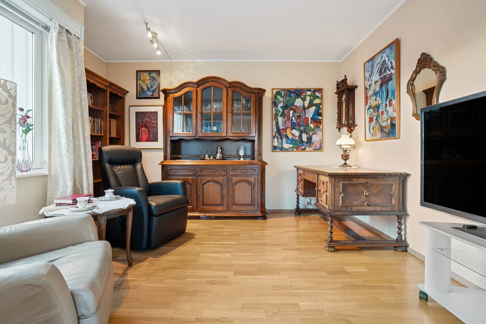 God plass til diverse møbler. Galleribilde