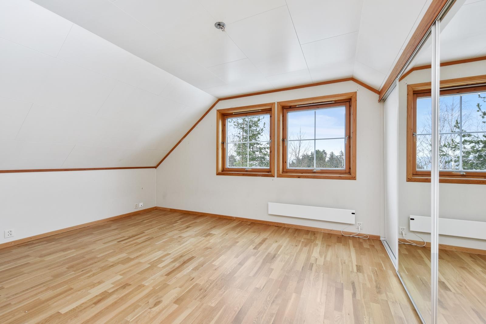 Soverom 1 med skap/garderobe Galleribilde