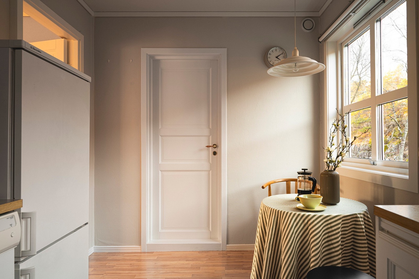 Fra kjøkkenet er det direkte tilkomst til vaskerommet. Galleribilde