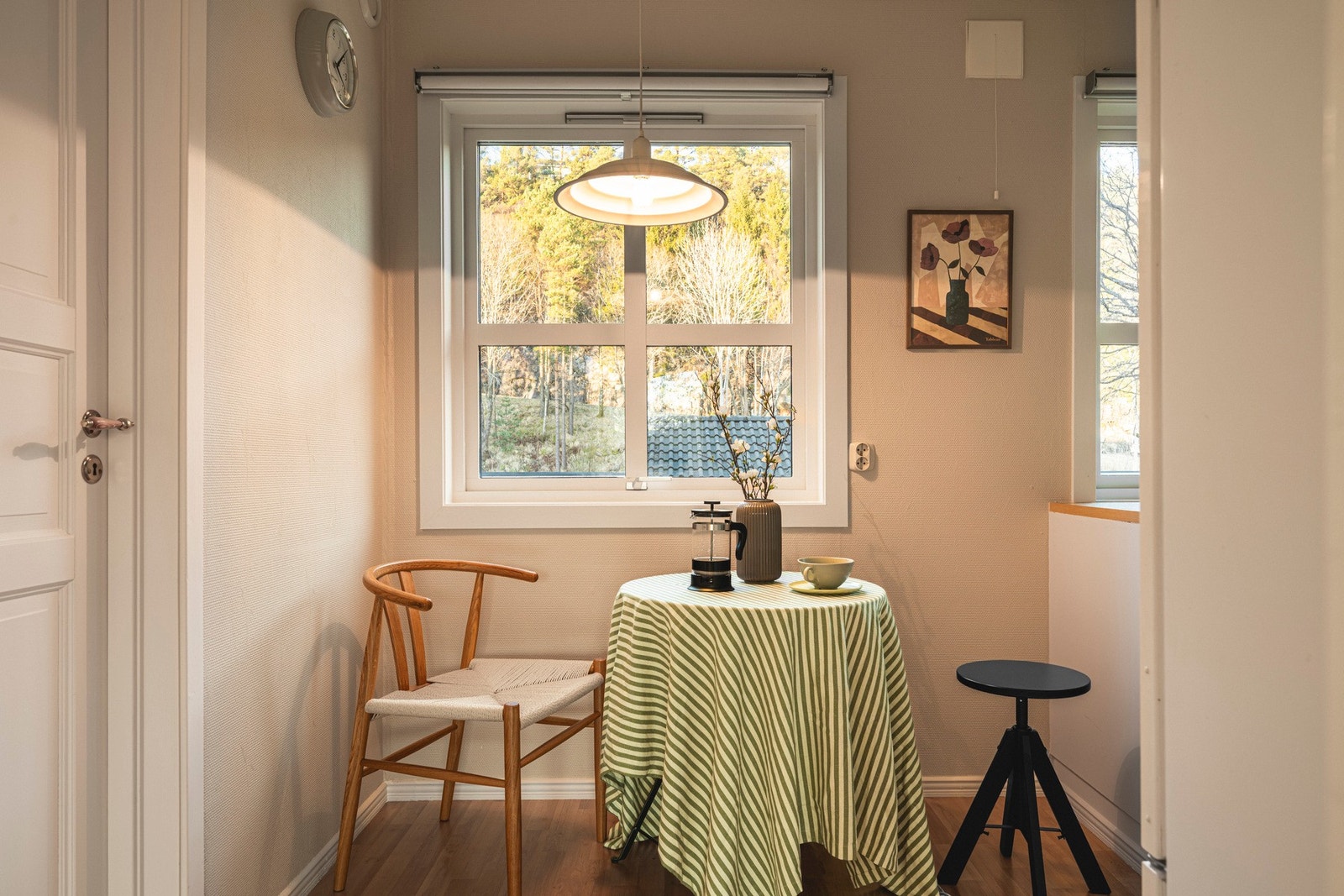 Her er det plass til en liten spisegruppe. Galleribilde