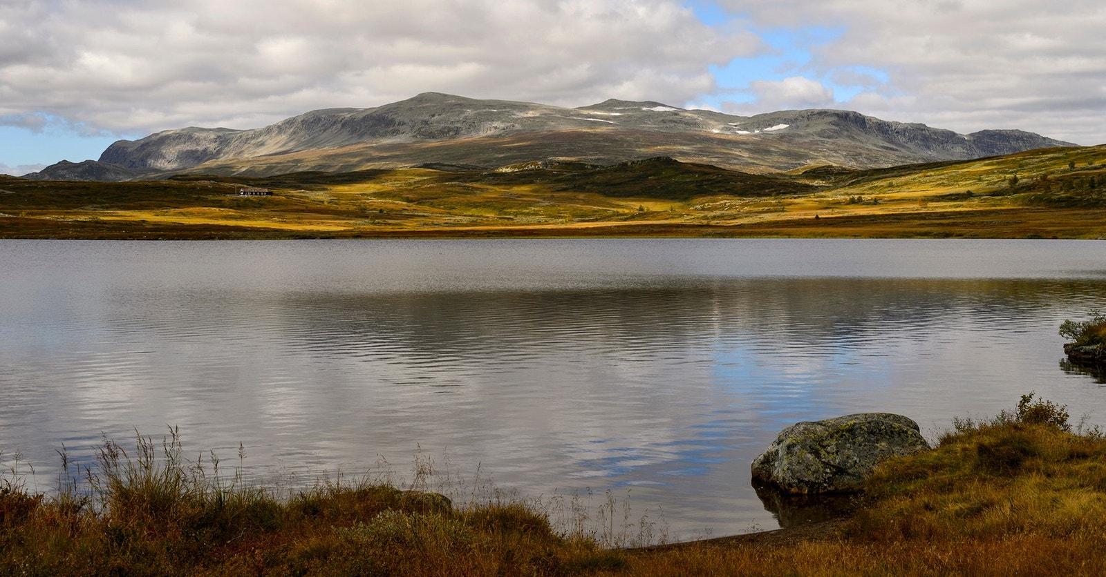 Reineskarvet og Hengsenvatnet. Galleribilde