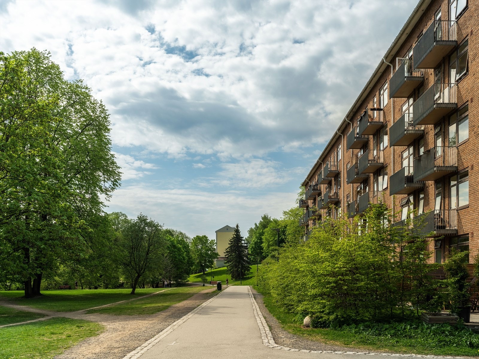 Med Akerselva og Bjølsendumpa like ved får du en perfekt kombinasjon av urbant byliv og flotte grøntområder. Galleribilde