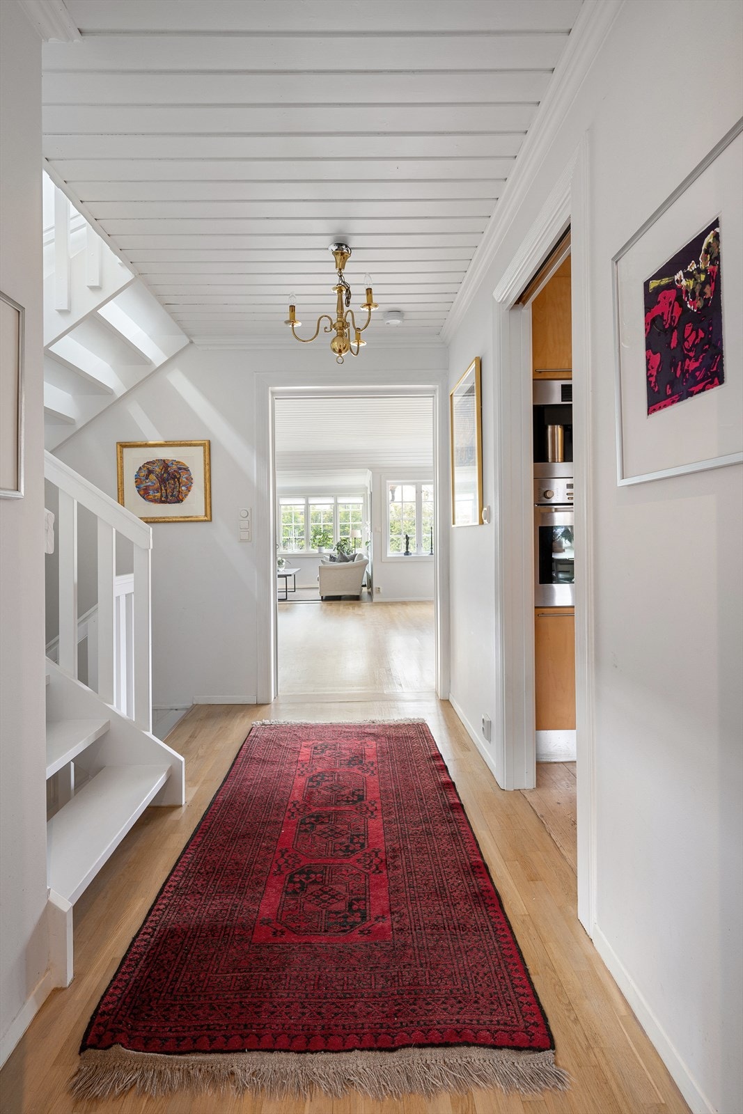 Trapperom/gang i 1. etasje. Galleribilde