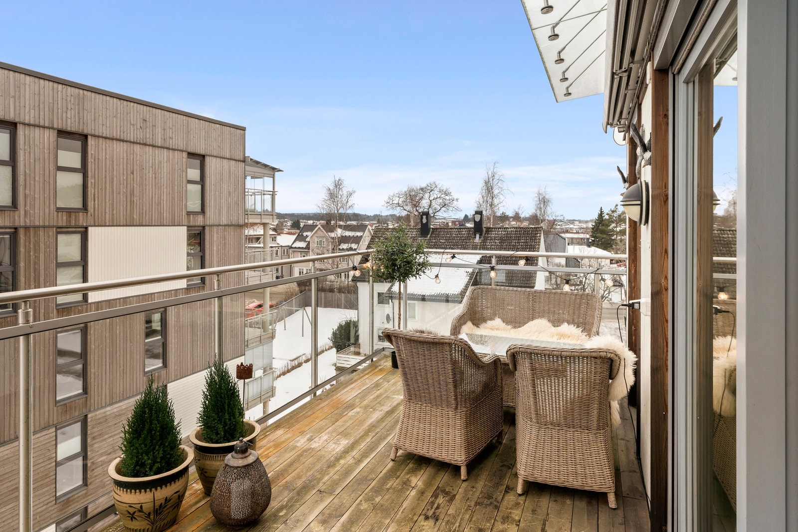 Balkongen er på 16m² og kan møbleres i flere soner. Galleribilde