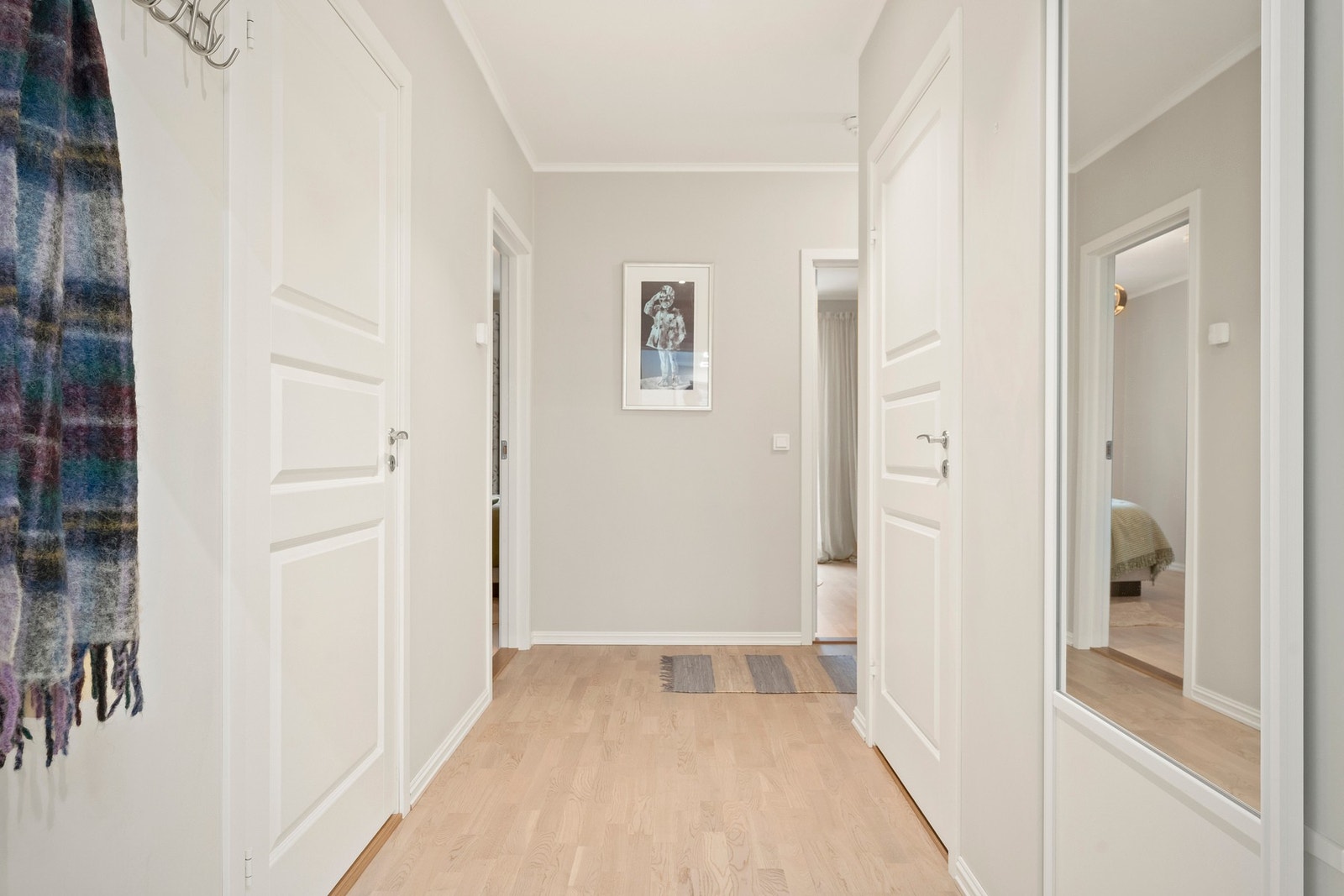 Nedforet himling med innfelte LED-downlights. Galleribilde