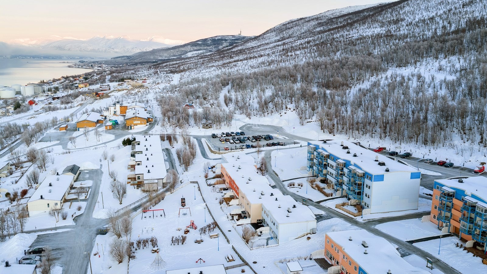 Her har du flotte turområder, Tromsø Alpinpark og lysløypa like i nærheten. Perfekt for deg som liker å være aktiv! Galleribilde