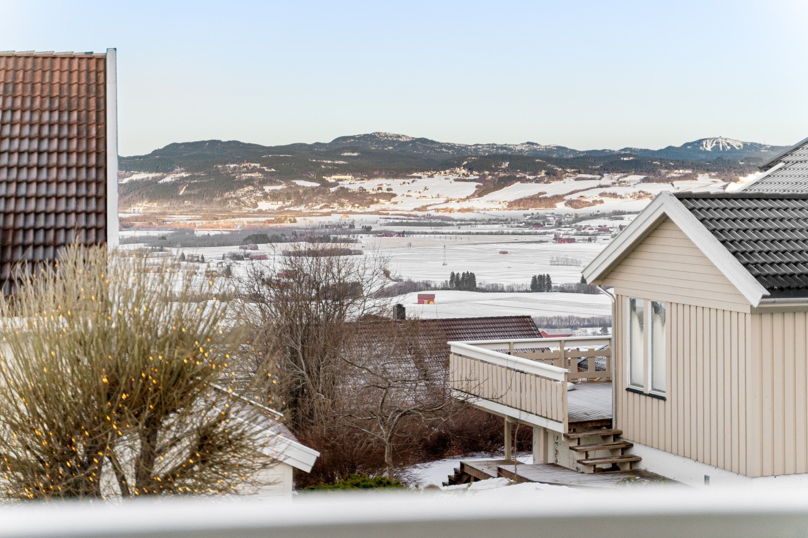 Utsikt fra balkong i 1. etasje. Galleribilde