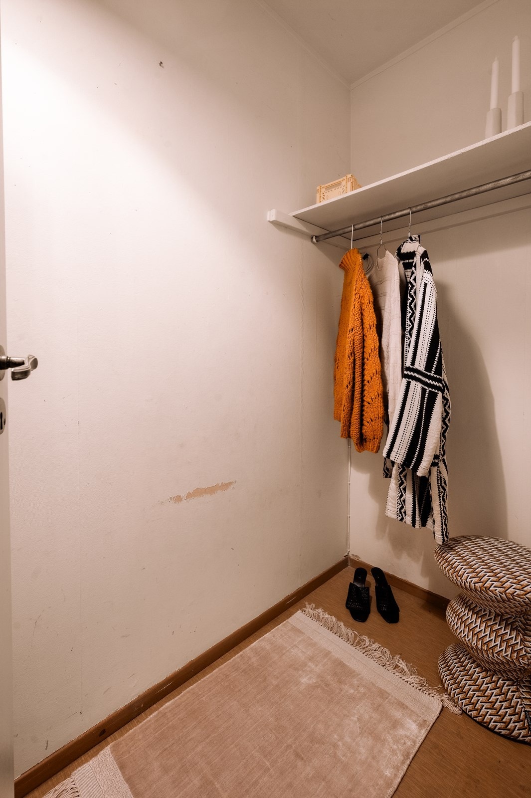 Herfra er det også adkomst til en intern bod som gir gode lagringsmuligheter. Galleribilde