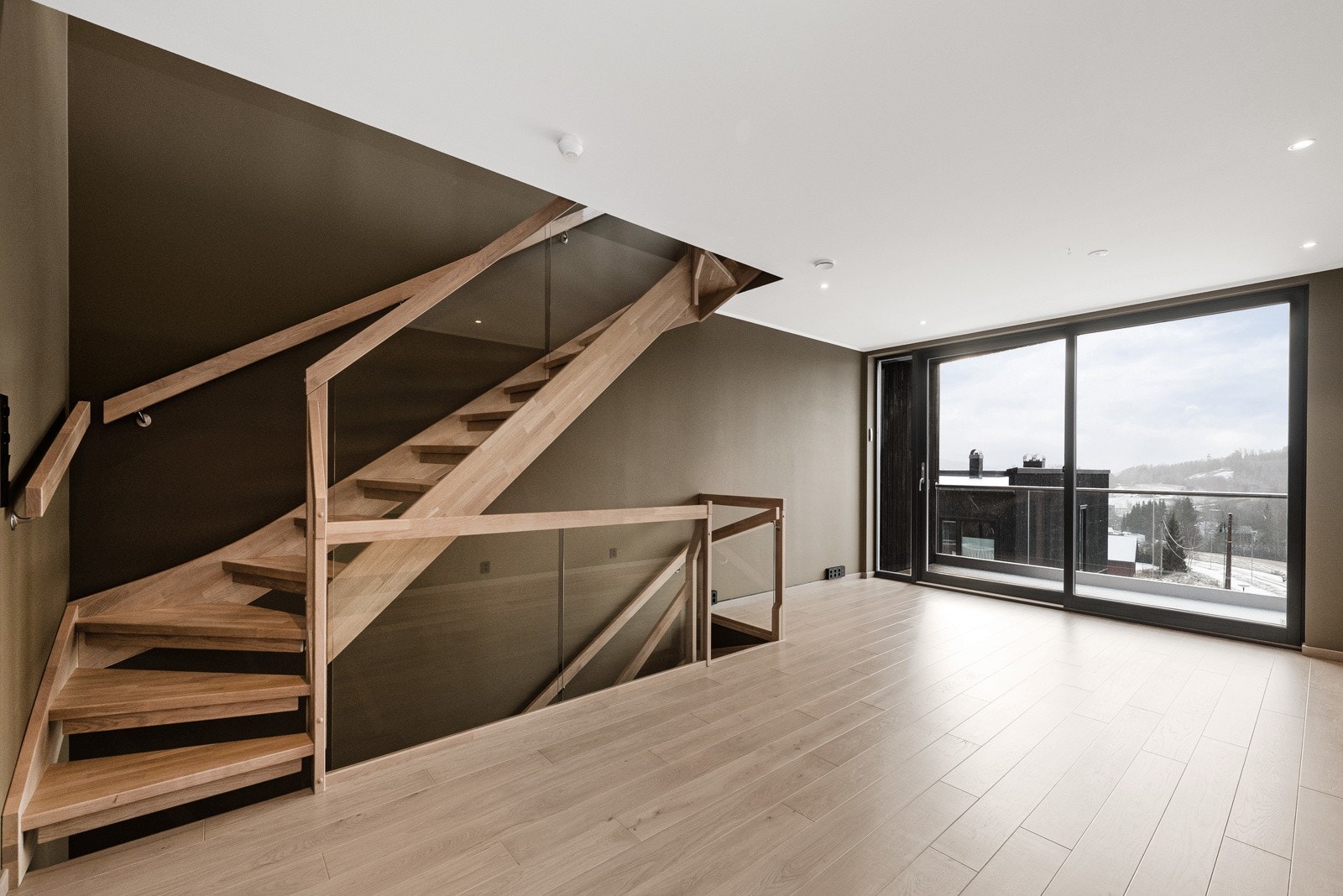 1 stavs parkettgulv i eik i alle oppholdsrom Galleribilde