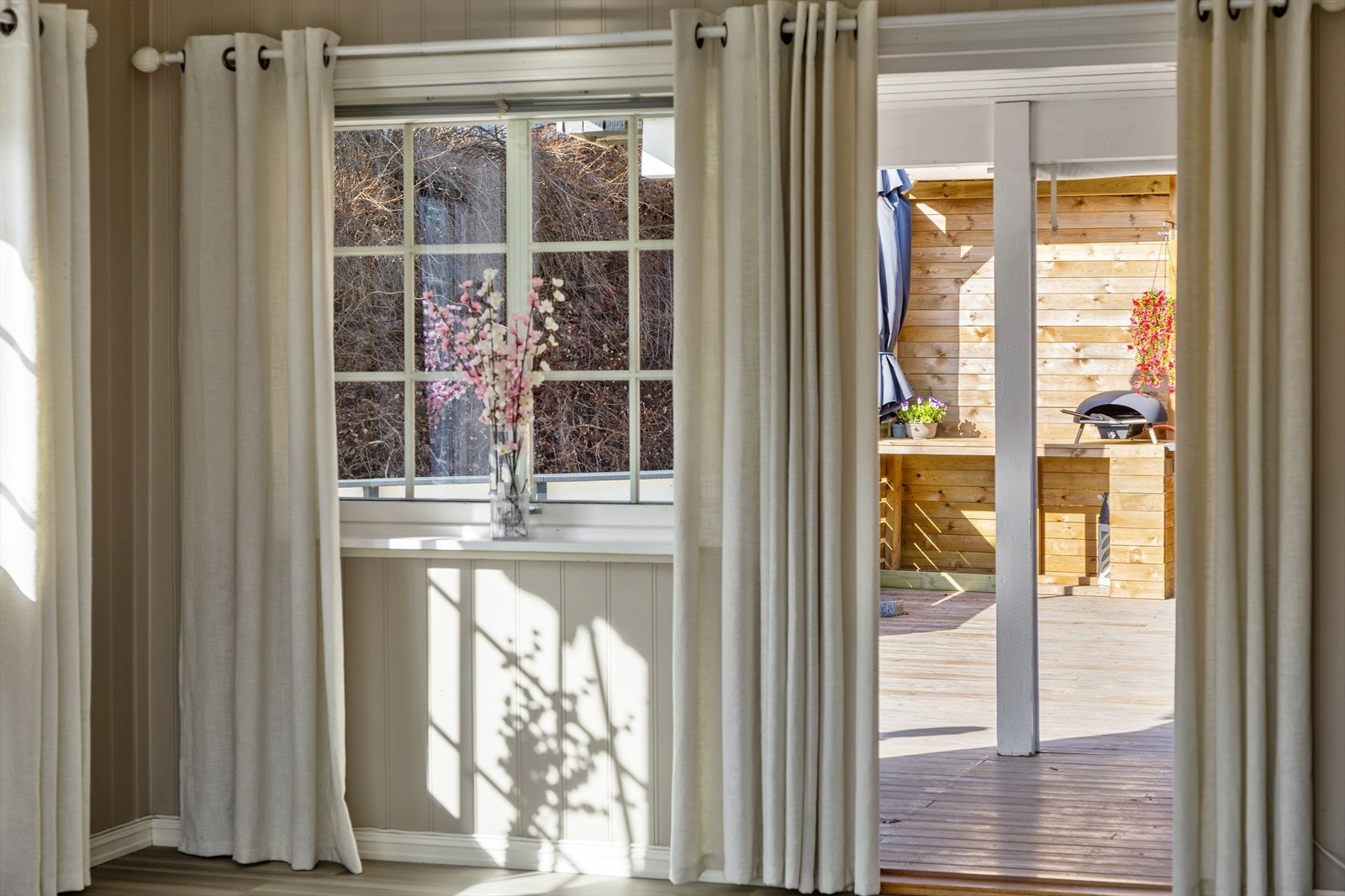 Fra stuen har du tilgang til uteområdene Galleribilde