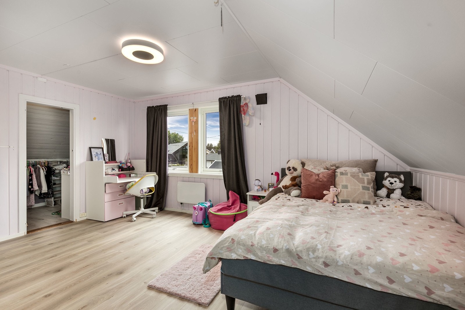 Soverom 2 har god plass til dobbeltseng/enkeltseng etter ønske og behov. Galleribilde