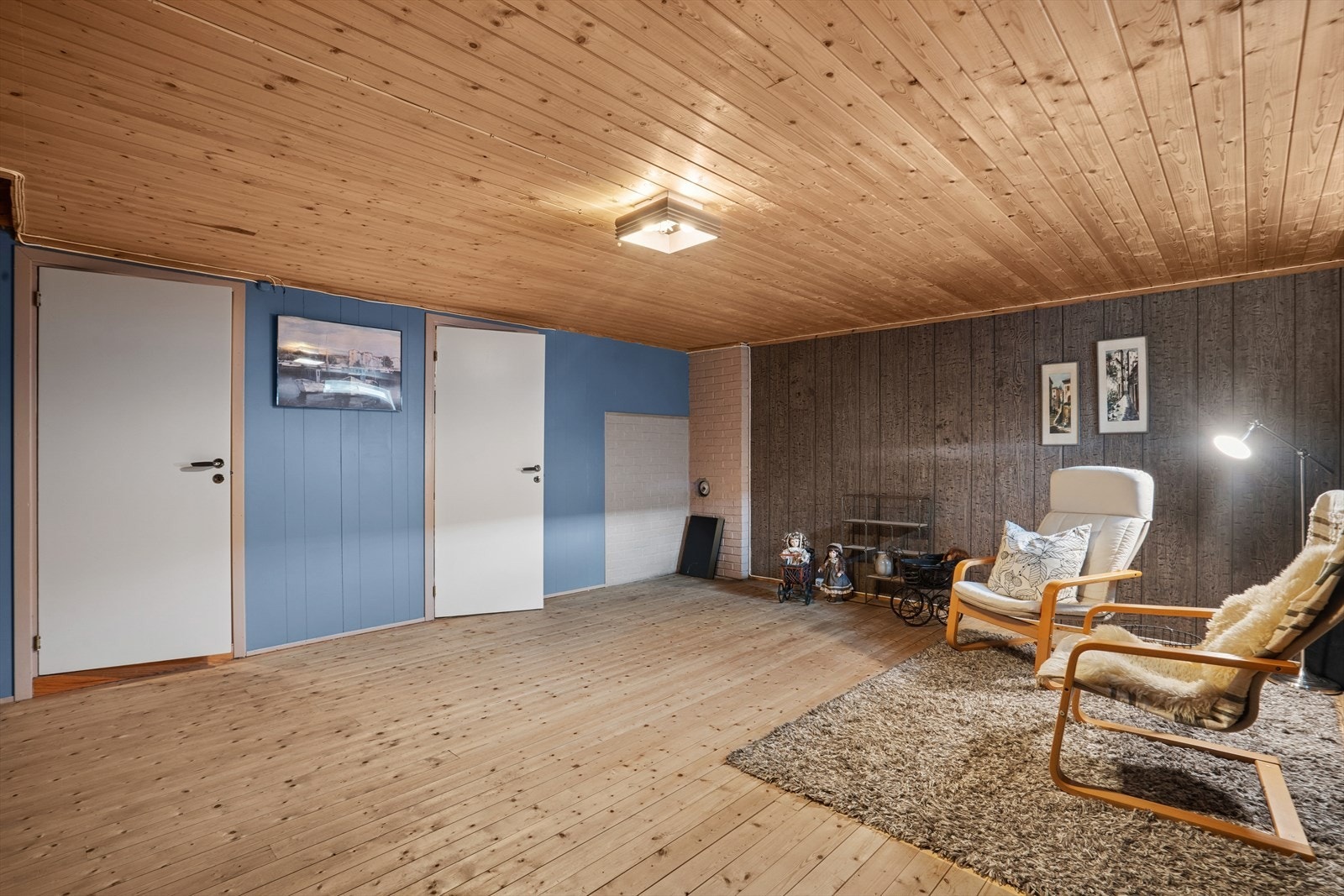 Innenfor kjellerstuen er det vaskerom og praktisk bod (innredning av kjellerstuen er ikke byggemeldt og rommet tilfredsstiller ikke krav til varig opphold). Galleribilde