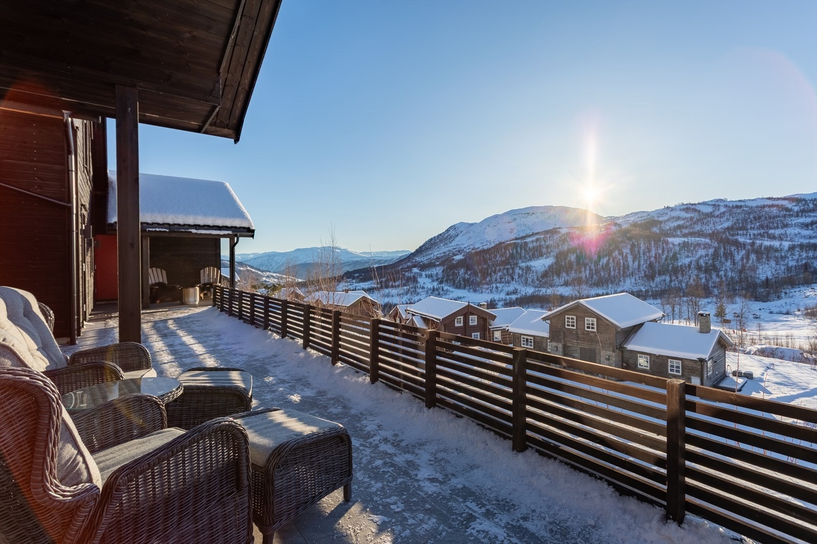 Eigedomen har særs god og attraktiv plassering i Hodlekve. Hytta er plassert med flott utsikt over landskapet. Galleribilde