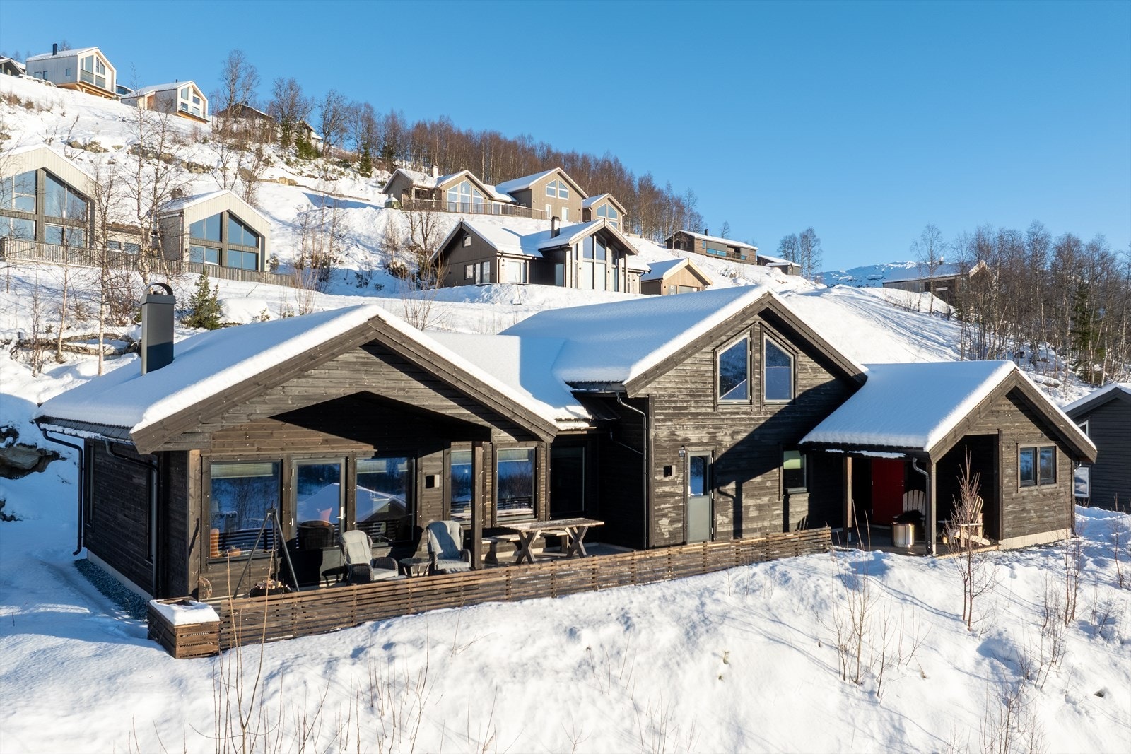 Velkommen til Rindabakkane 3! Flott og romsleg fritidsbustad plassert i Hodlekve like i nærleiken av skitrekk og langrennsløyper. Galleribilde