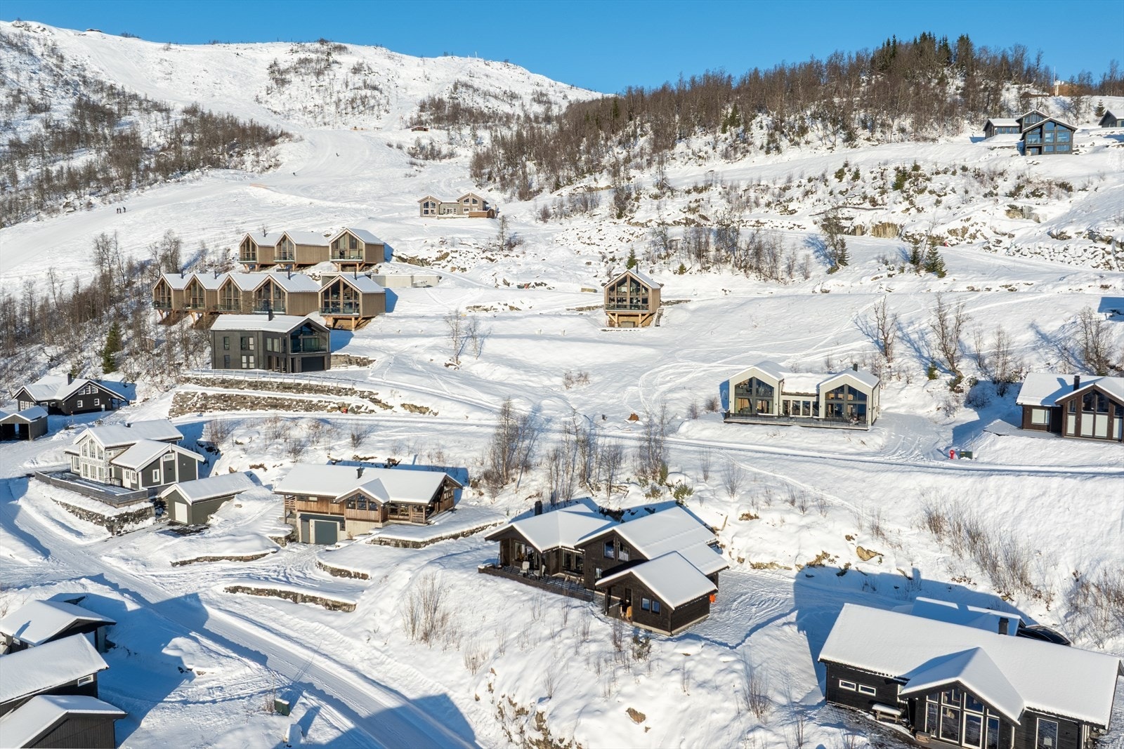 Området er utbygd med hytter, leilegheitsbygg og skianlegg. Galleribilde
