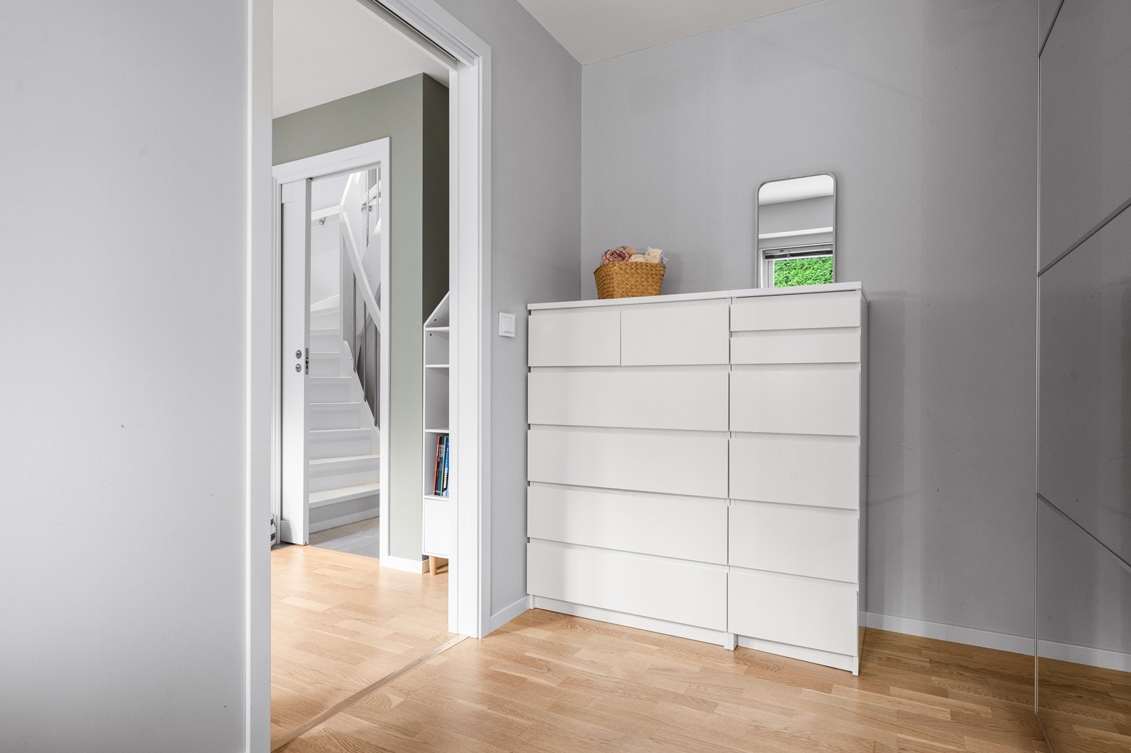 Garderobeløsning med skyvedører. Galleribilde