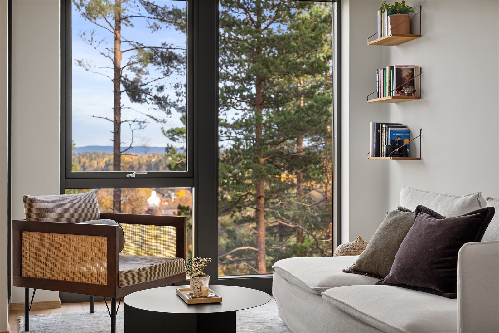 Velkommen til Harry Sønsterøds vei 36, presentert av Hege Jøldal i Nordvik Asker. Foto: Andreas Wiig Galleribilde