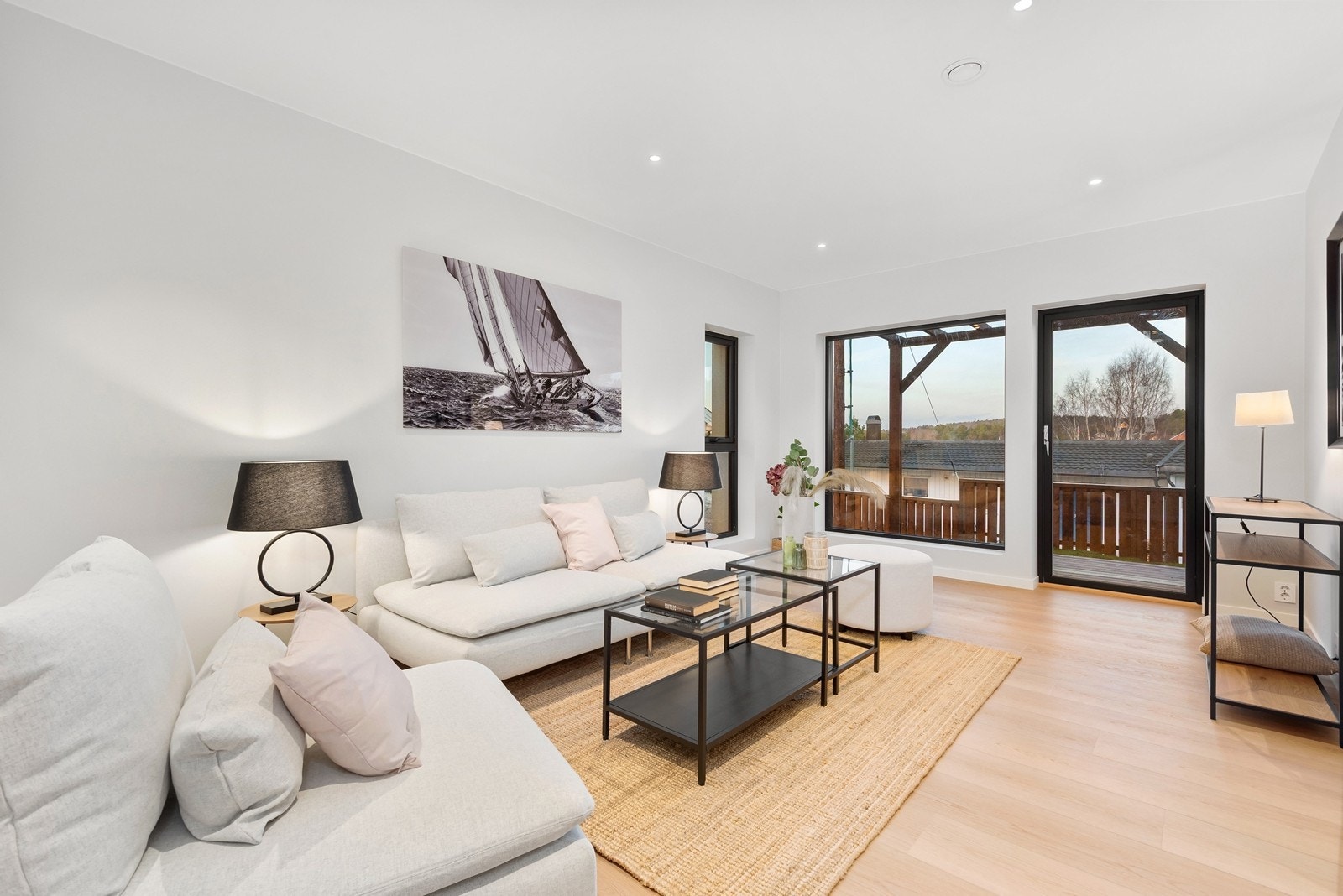 Boligen har i tillegg til stue i 1. etasje også en ekstra stue i underetasjen. Galleribilde