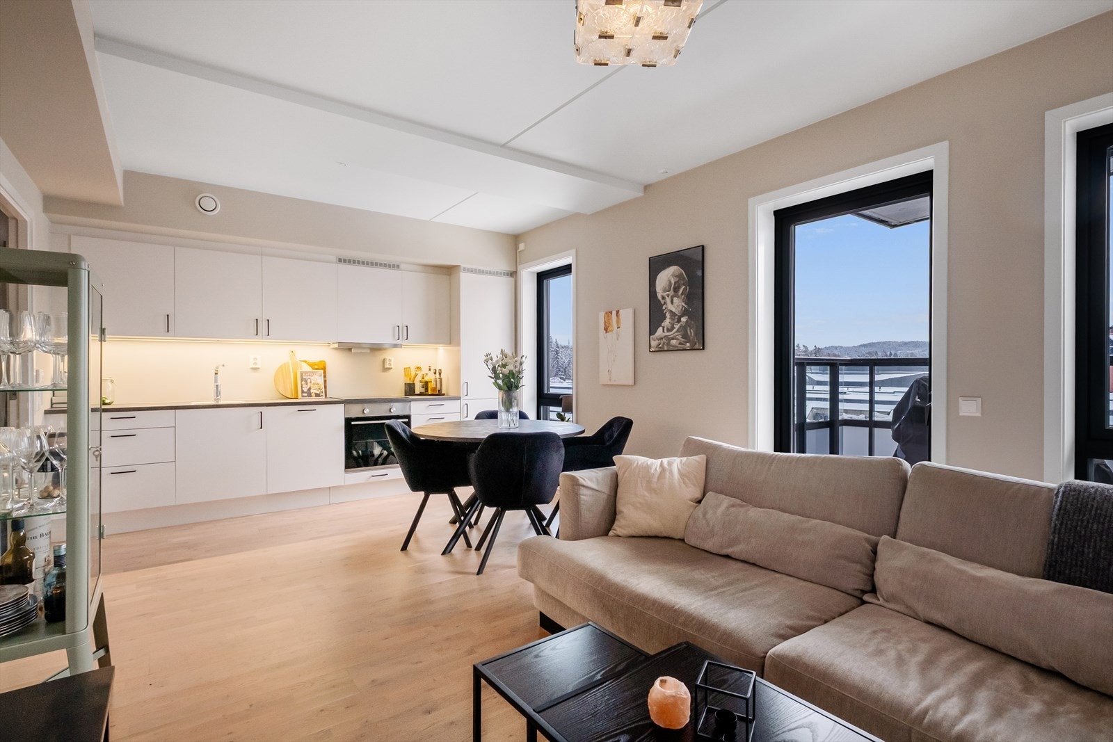 Det er vannbåren gulvvarme som gir en jevn og god oppvarming. Galleribilde