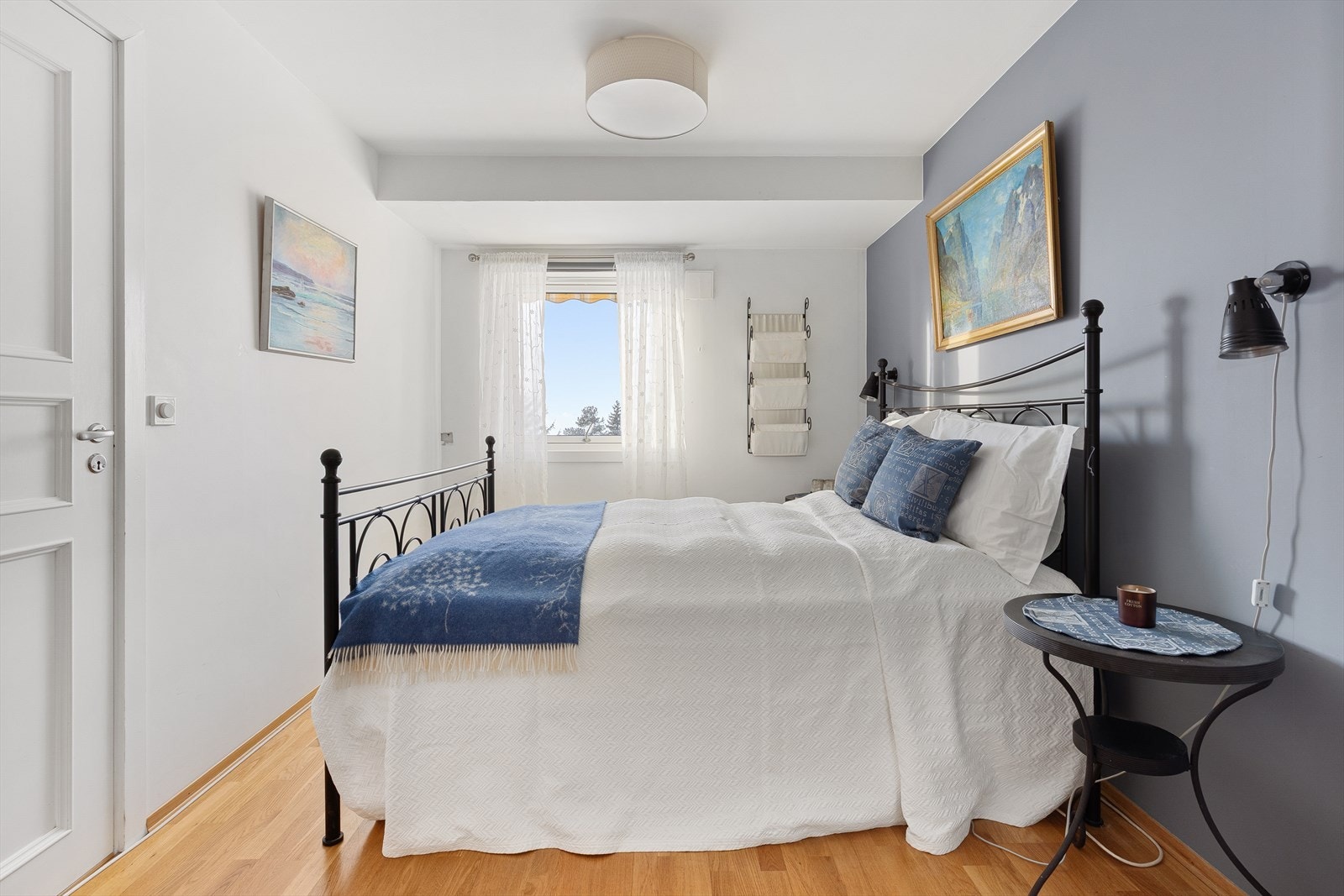 Hovedsoverommet med direkte adkomst til bad. Galleribilde