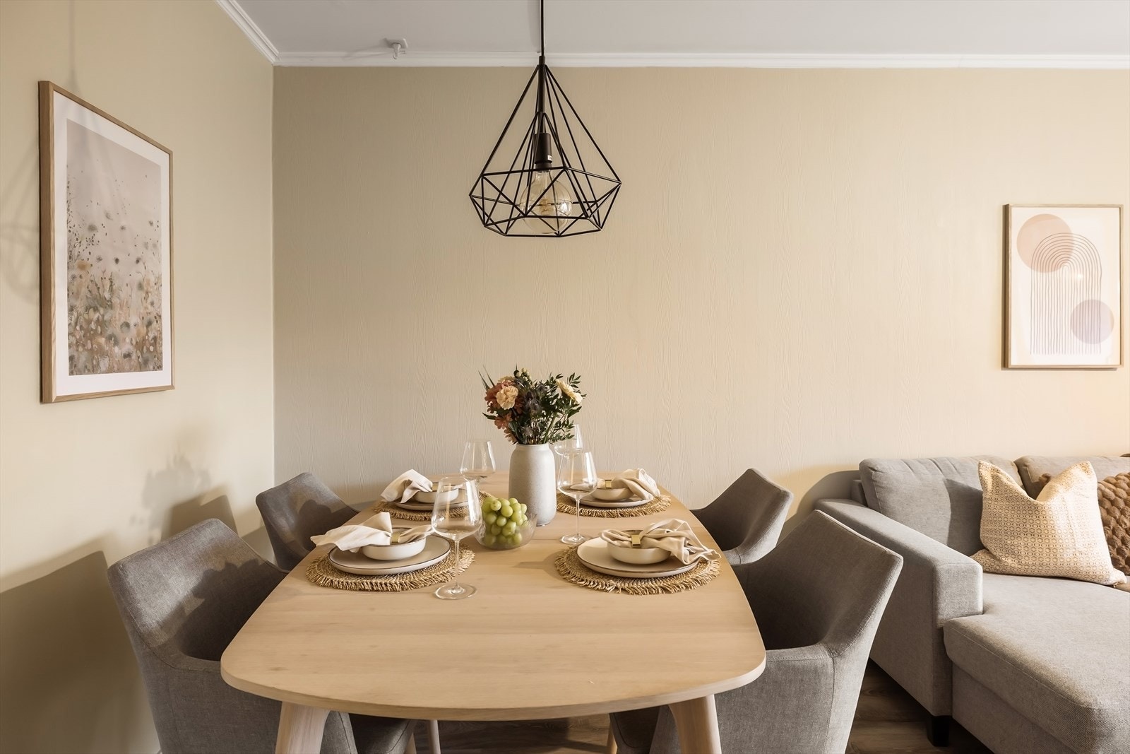 - Inviter venner og familie til hyggelige middager - Galleribilde