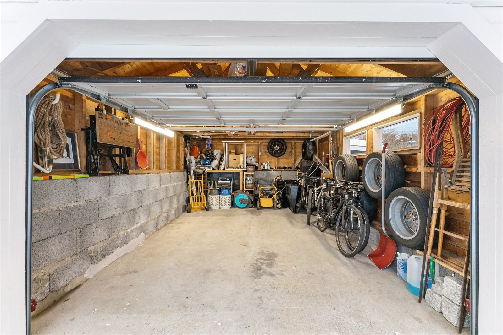 Garasje med støpt gulv, 20 kvm. Galleribilde