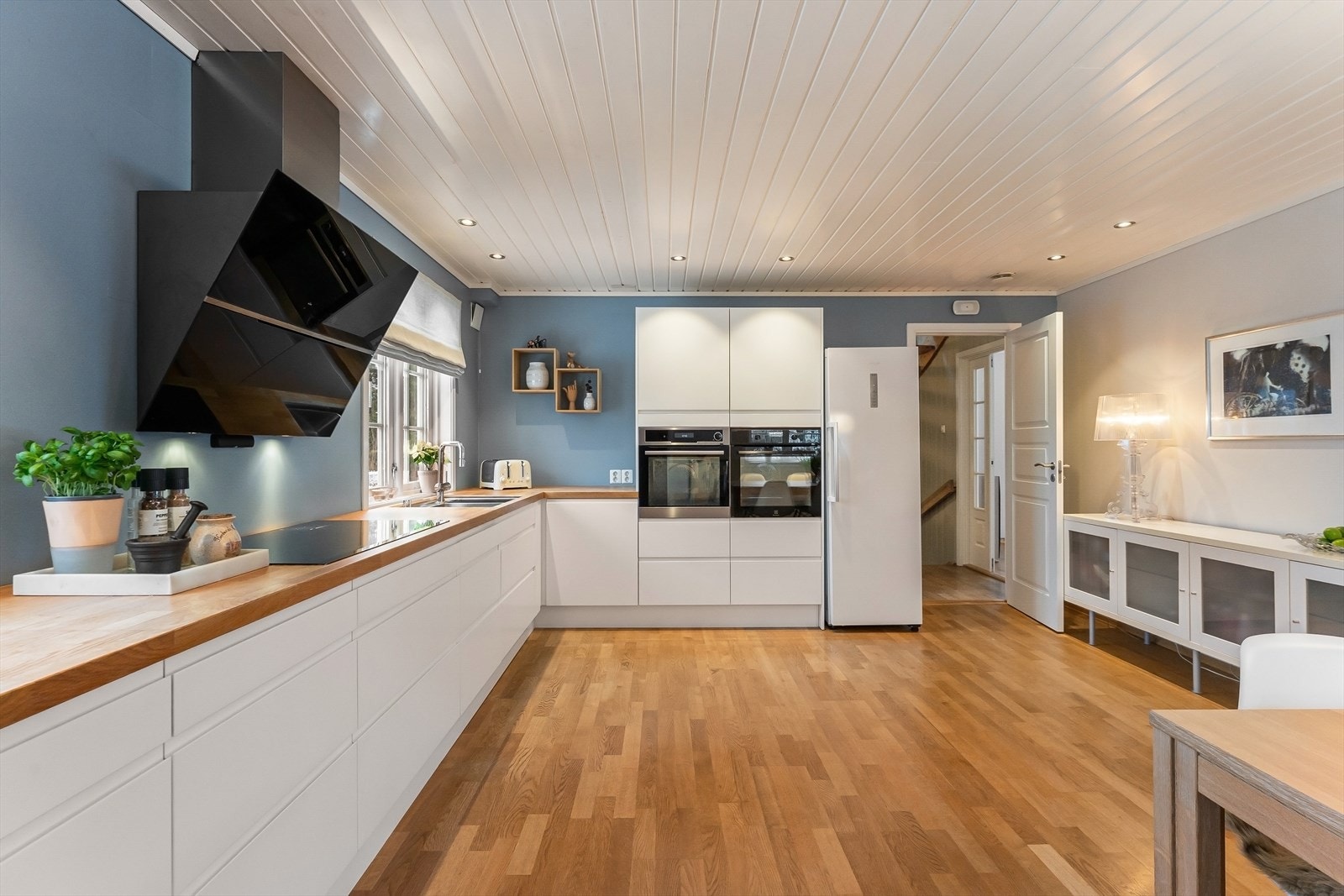 Stort romslig kjøkken oppgradert i 2014. Galleribilde