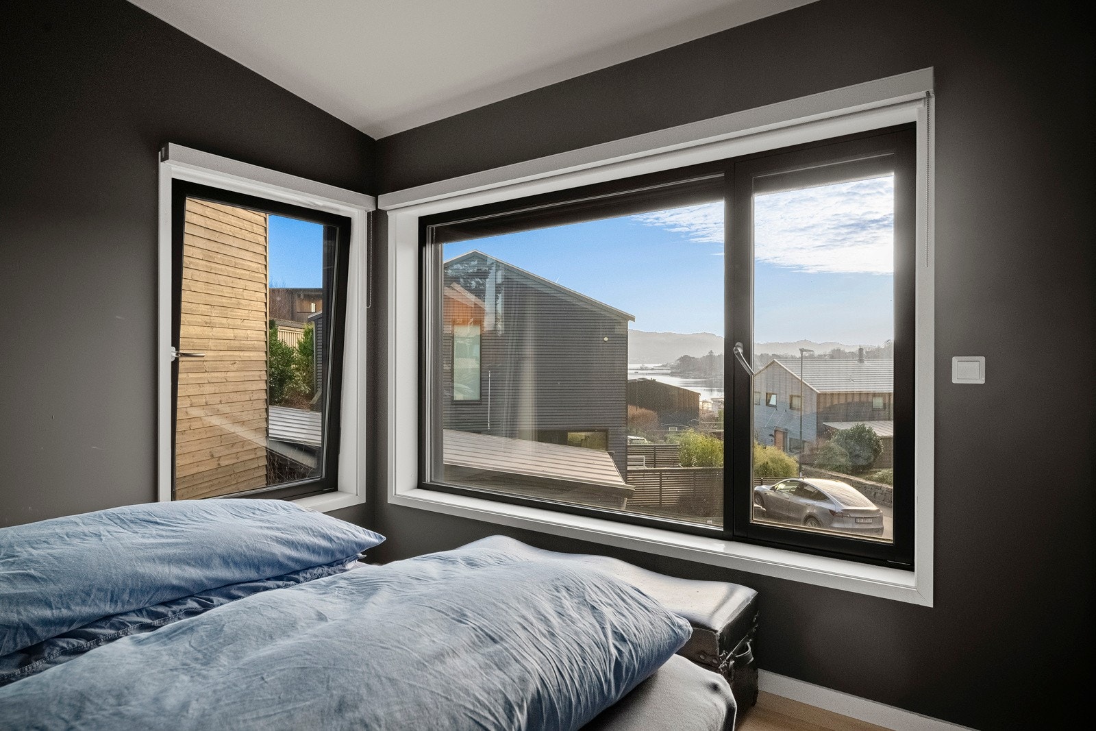 Hovedsoverommet er av god størrelse med plass til dobbeltseng og nattbord. Galleribilde