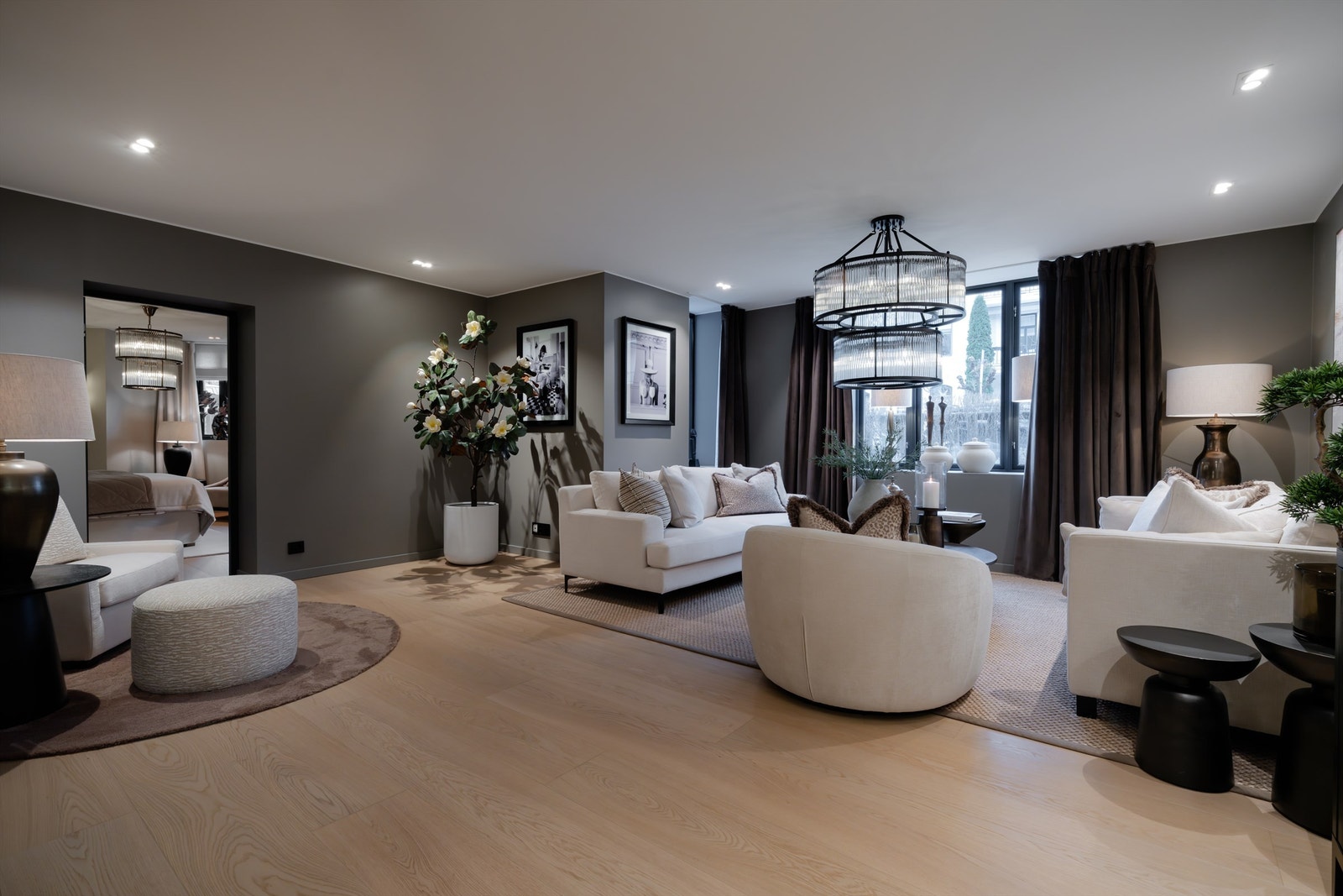 Herdet tregulv med varmefolie gir både komfort og et elegant preg Galleribilde