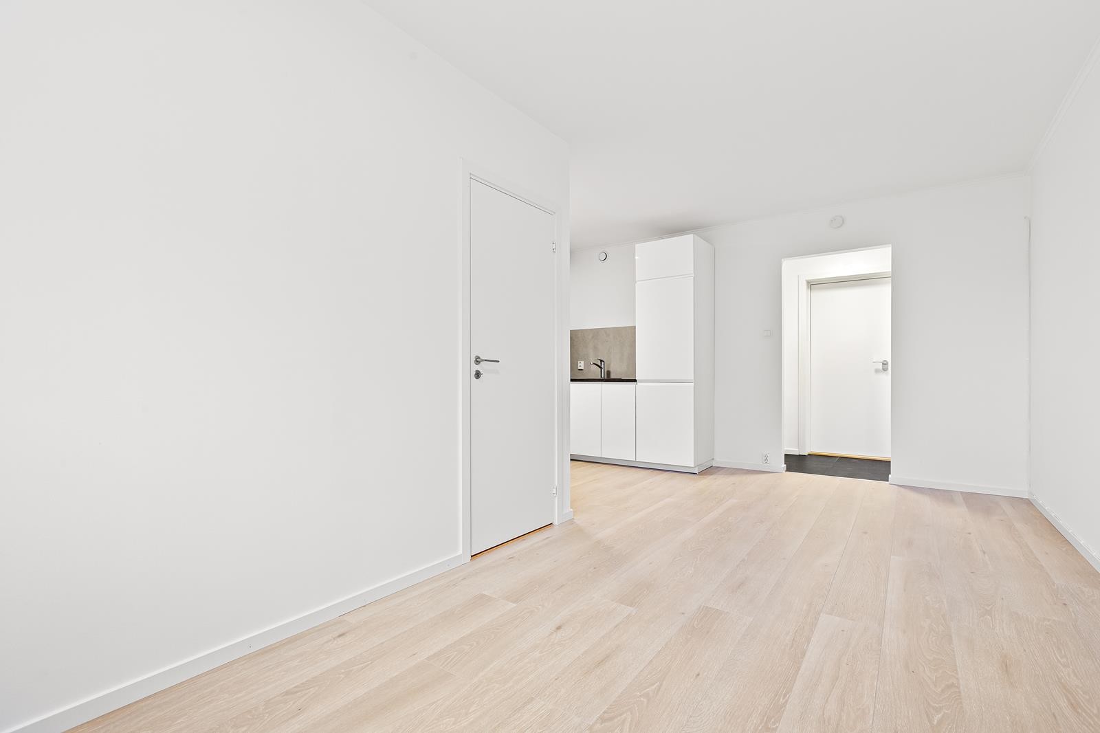 Nye gulv samt malte overflater Galleribilde