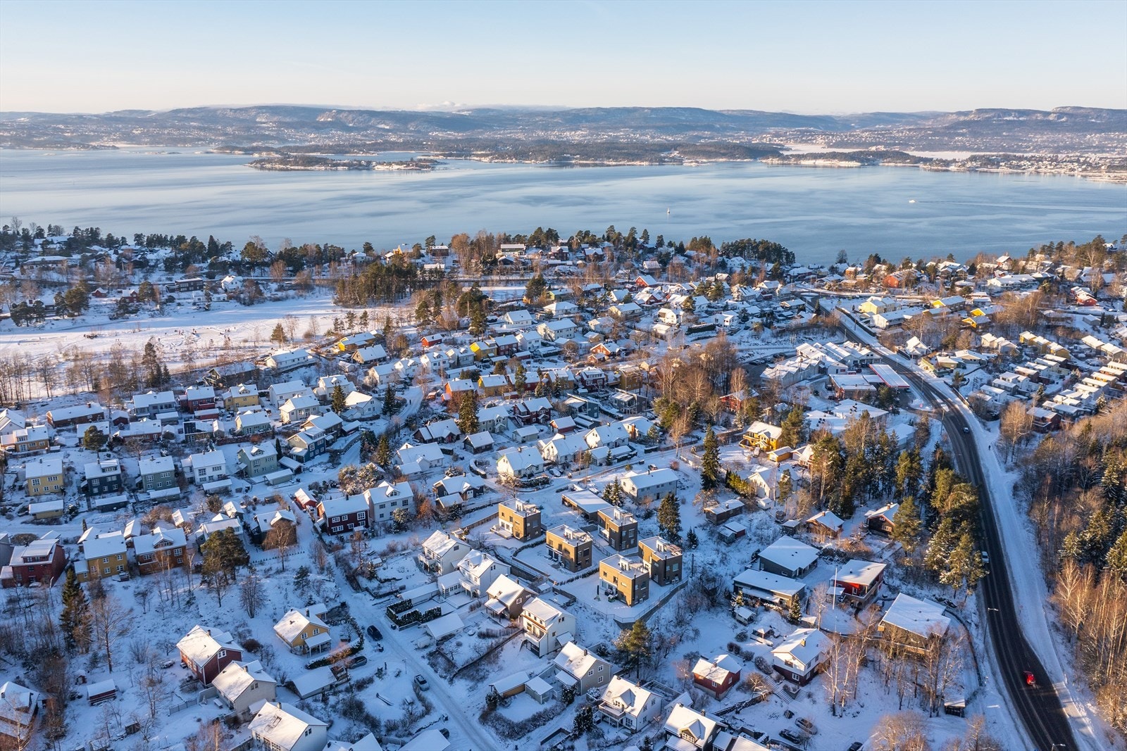 Fra Nesoddtangen brygge går det hurtigbåt til Fornebu/Lysaker og Aker brygge. Galleribilde